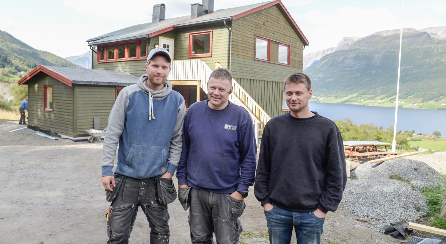 Frank Thune, Geir Morten Sveberg og Kenneth Holien Eltun har gått saman om eigedomsutvikling sentralt i Vang.