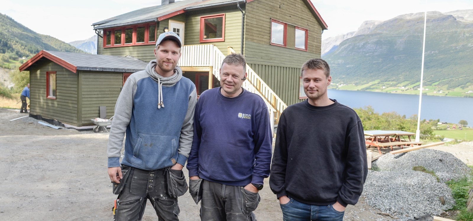 Frank Thune, Geir Morten Sveberg og Kenneth Holien Eltun har gått saman om eigedomsutvikling sentralt i Vang.