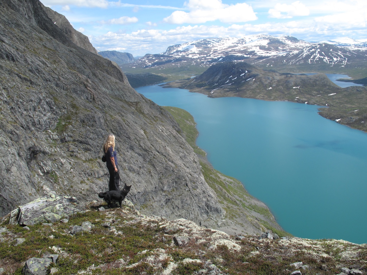 På tur i området ved Gjende. Altså midt i sitt eige arbeidsområde. Foto: Privat