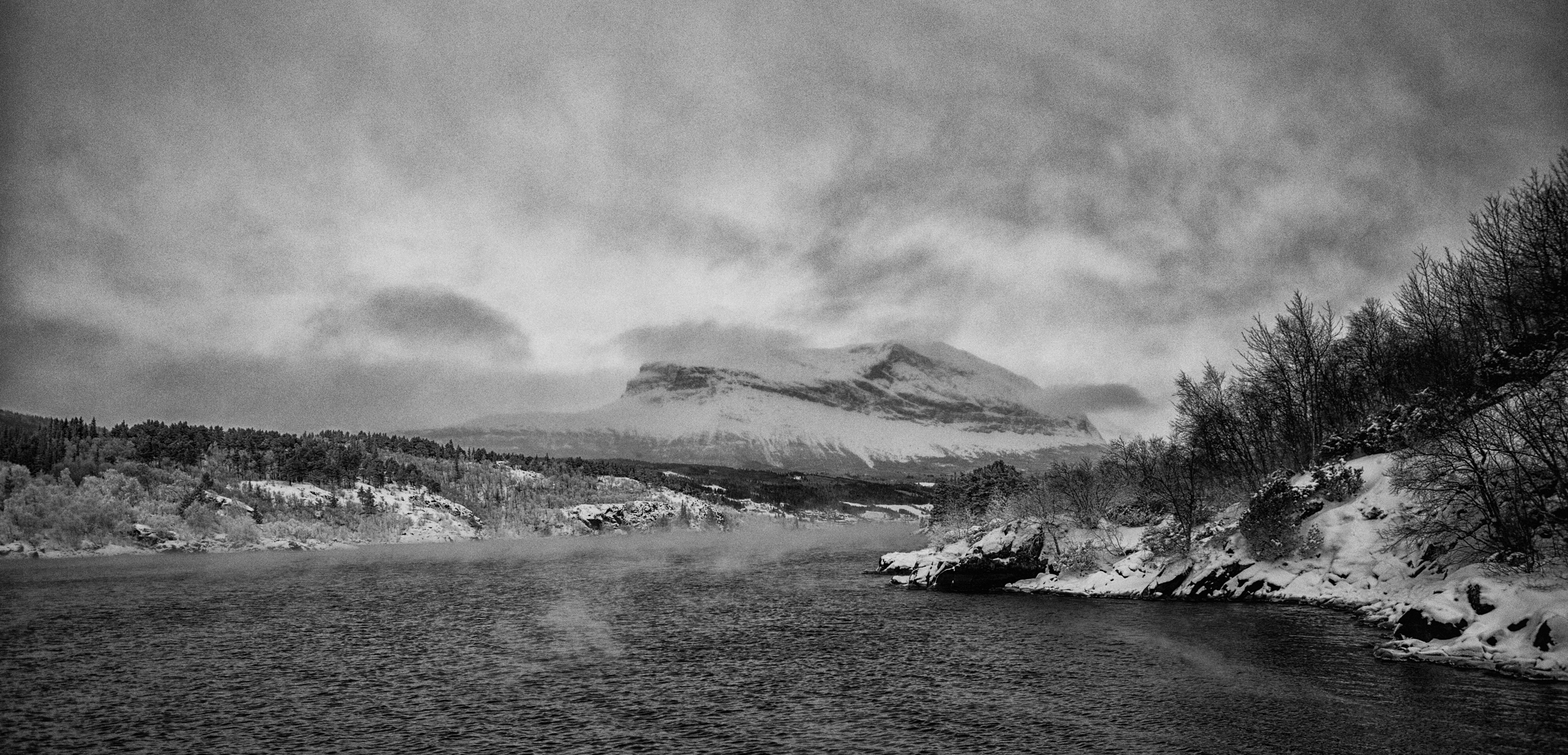 Vangsmjøsa og Grindadn (1724 moh.) - dei to viktigaste landemerka i Vang. Foto: Ida Ask.
