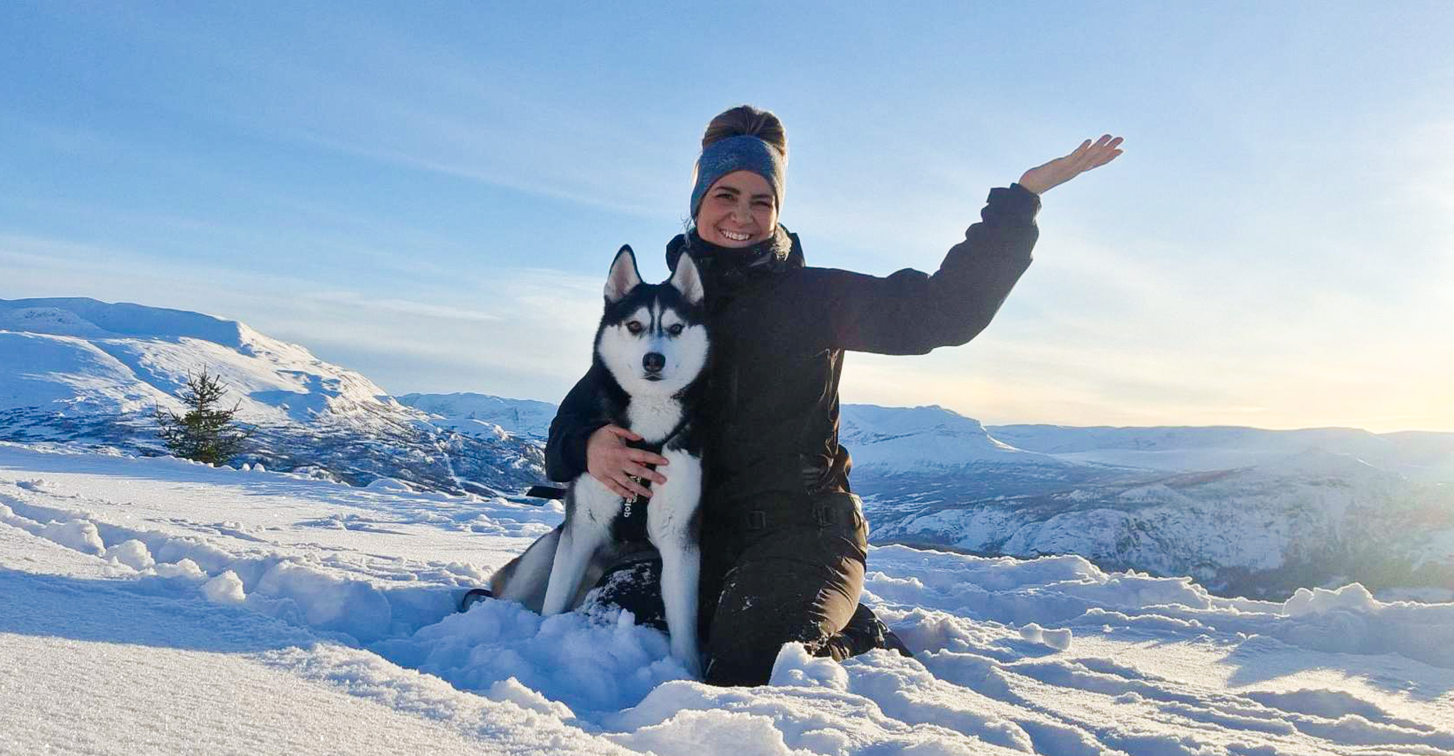 Lene Rogn Lokreim og hunden Nova er klar for eventyr i Vang. 