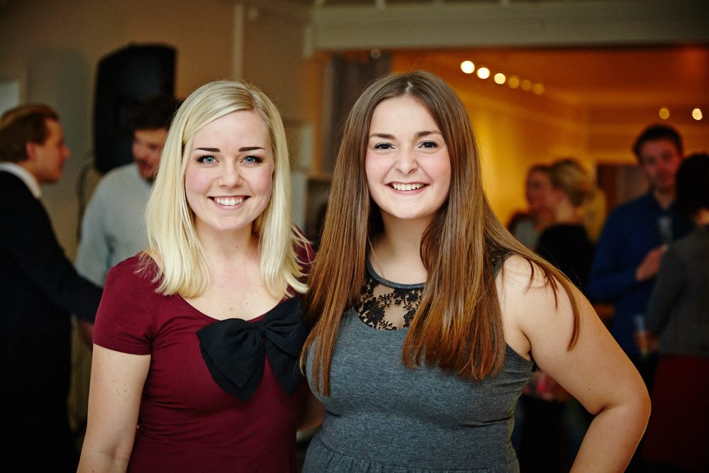 Cathrine Dokken og Christine Støa Stokkebryn er to fotografar for framtida, no med eige studio i Ryfoss.