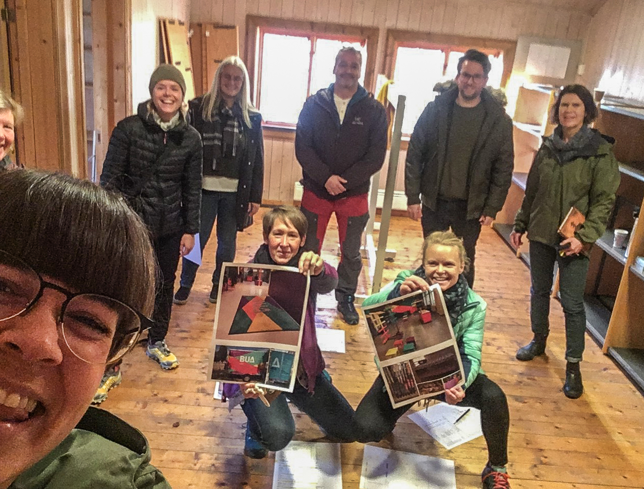 Litt blury men blide! Frivilligsentralen, Lund arbeidsbase, Frisklivssentralen, Vang læringssenter, Vang folkebibliotek, VBU og etatsleiinga både på helse/omsorg og oppvekst/kultur/integrering er bland dei som er engasjert i arbeidsgruppa for å få BUA Vang i drift.