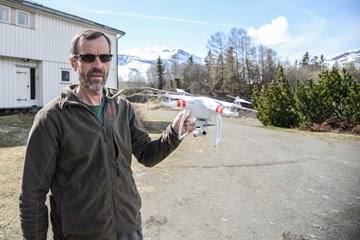 Ivar Søndrol startar no eigen bedrift som tek film og foto ved hjelp av drone.