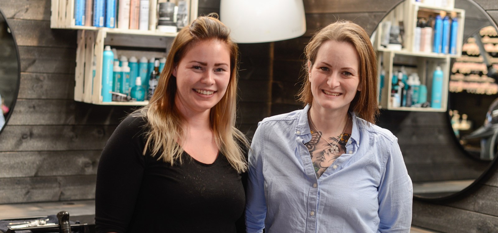 Dagleg leiar Lisa Opheim og frisør Kine Johanne Kvannefoss er særs godt nøgde med dei nye lokala for Føsse frisørstudio i Ryfoss sentrum.