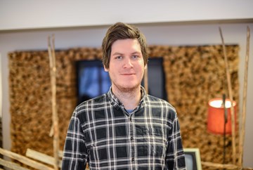 Kristian Vedøy er mannen bak Vedøy IT, eit nystarta foretak som tilbyr tenester til både privat– og bedriftsmarknaden.