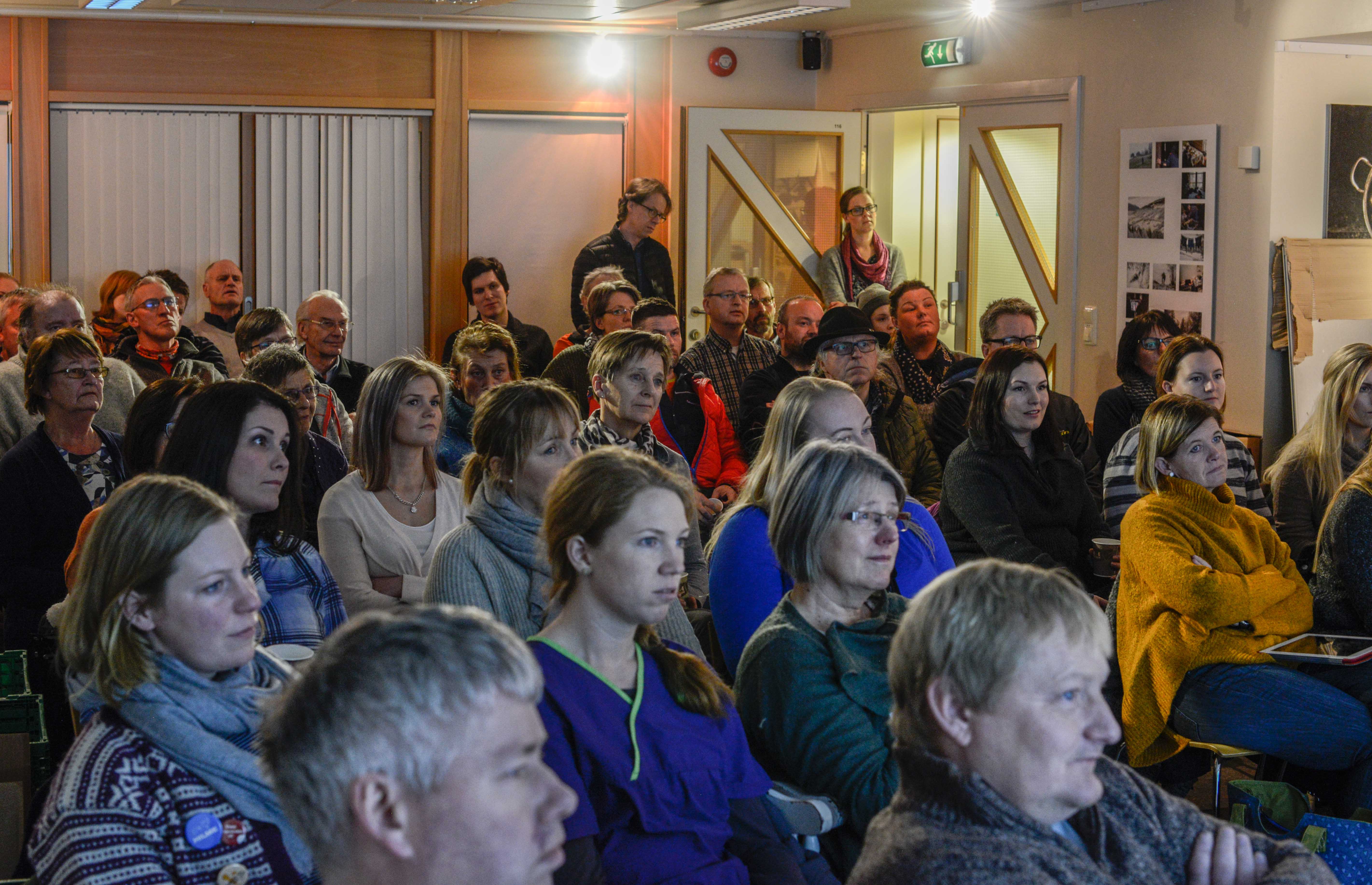 Femti vangsgjeldingar fylte opp biblioteket for å læra meir om moderne marknadsføring onsdag.