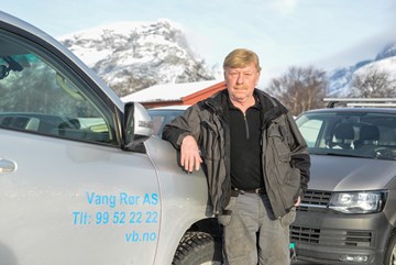 Arne Heen sel bedrifta Vang Rør AS. Med på kjøpet følger alt som trengst for å etablere seg med bedrift og bustad i Vang.