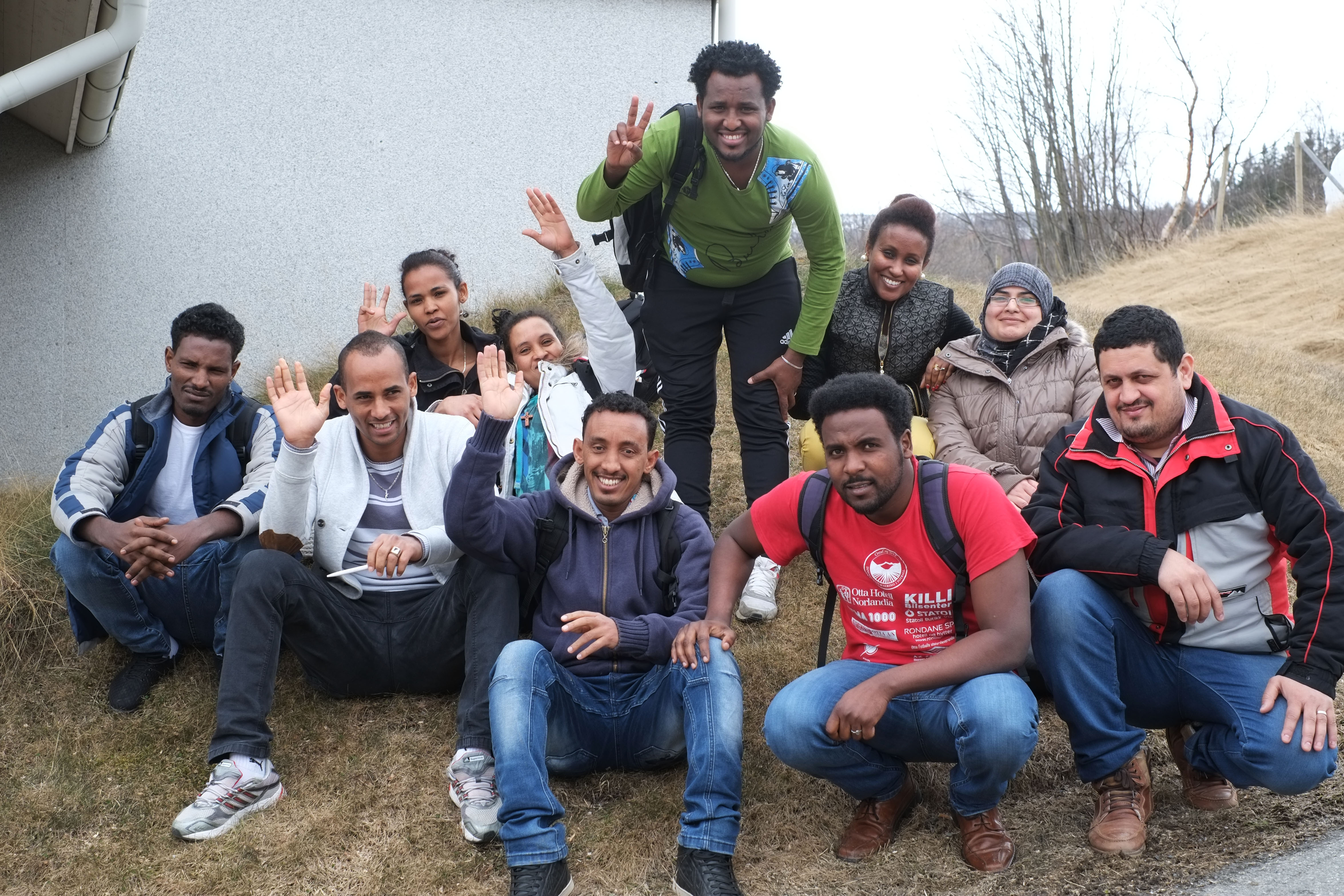 Furutuna, Legeset, Kedawi, Eden og Lina. Foran: Hagos, Hadgu, Gebrehiwet, Samuel og Abdul Moti ynskjer alle å ta førarkort.