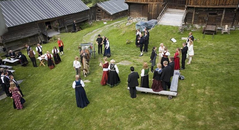 Gamle Kvam gard er arena for opninga av Kongevegen over Filefjell laurdag.