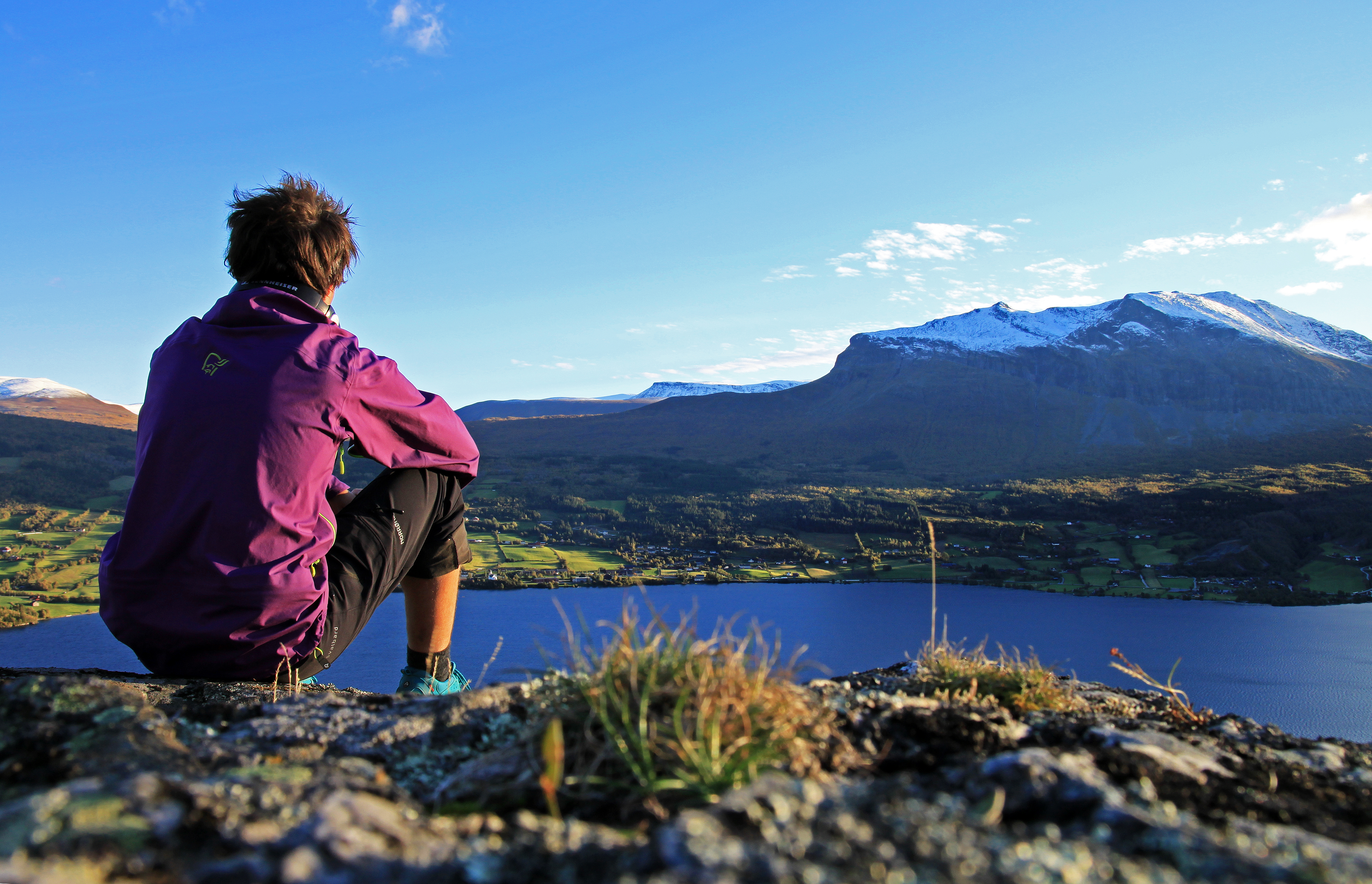 Haustkveld på Vennis i Vang  med utsyn mot Grindane (1724 moh.).