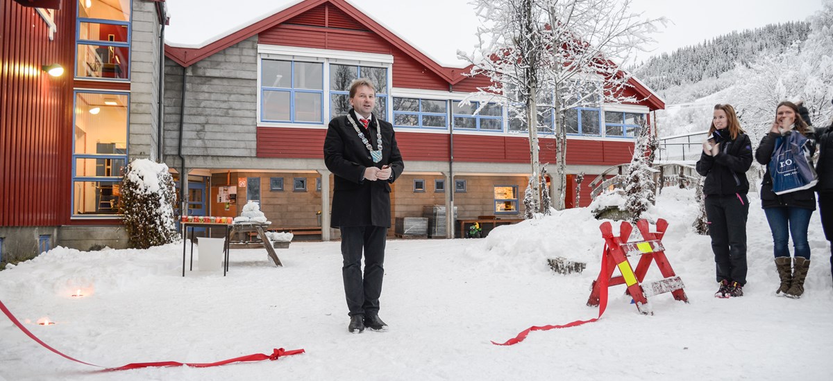 Ordførar Vidar Eltun stod for den offisielle opninga av barnehagen.