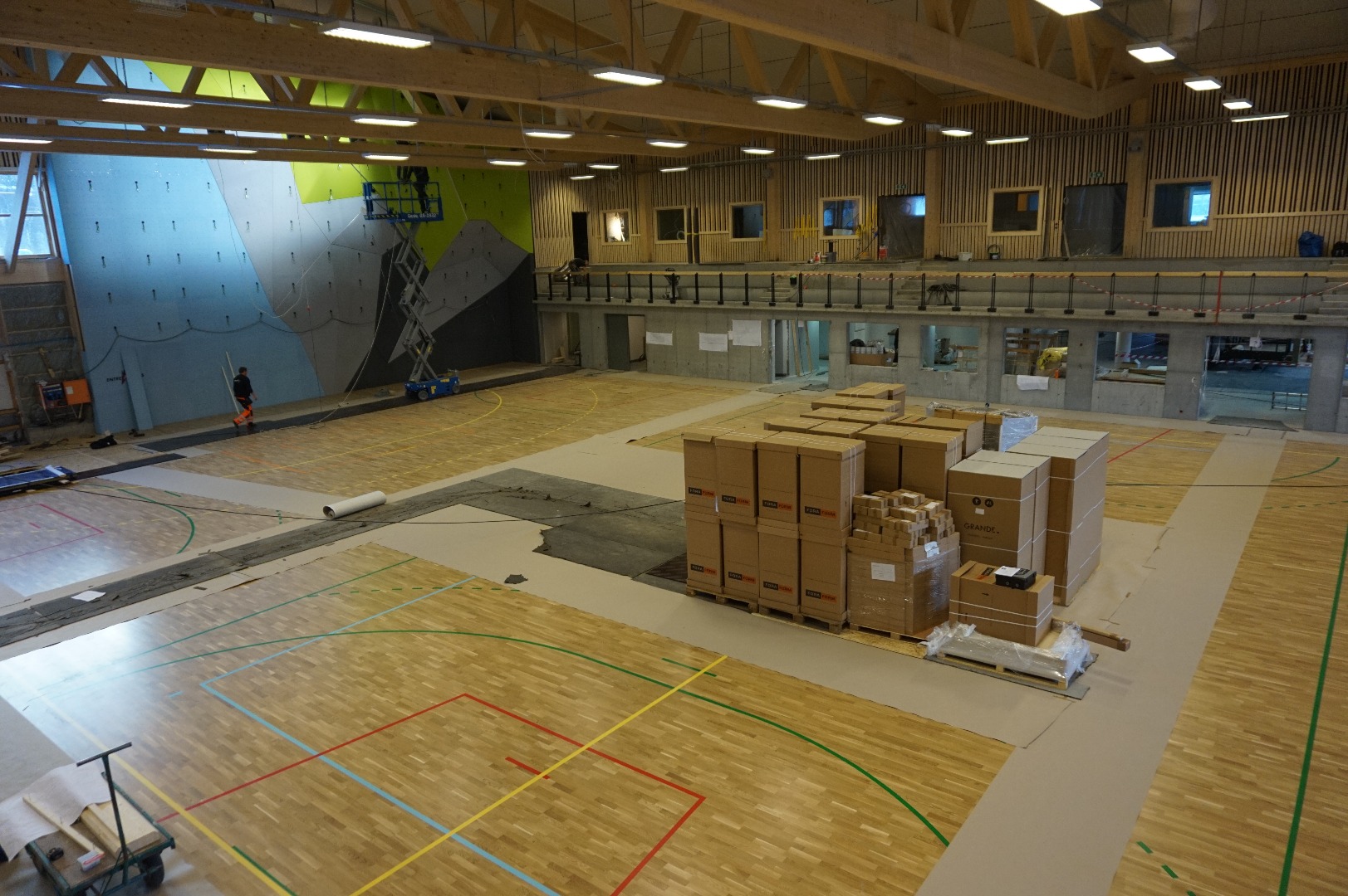 To lastebillass med varer i hallen tek ikkje stor plass.