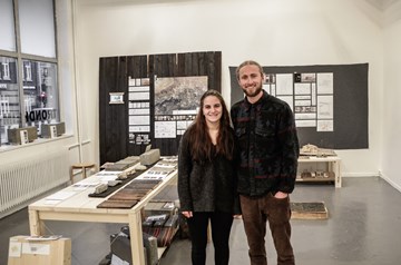 Ina Samdal og Kristian Bjørnland har nettopp levert masteroppgave ved arktiekstudiet på NTNU der grenda Åsvang er i fokus.