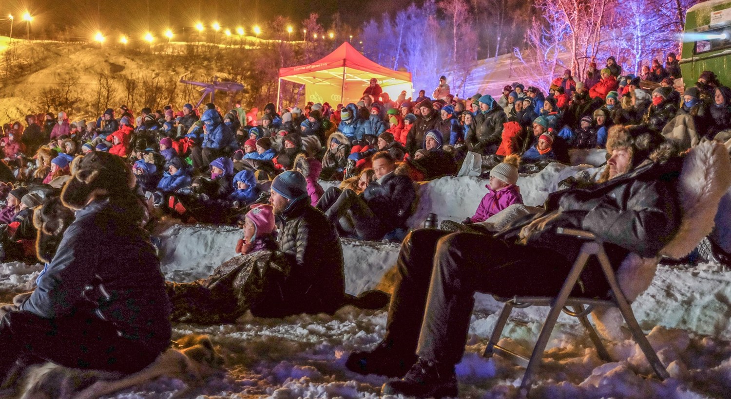 Fjorårets Snøfilm samla mykje folk til filmframsyning på Tyin-Filefjell.