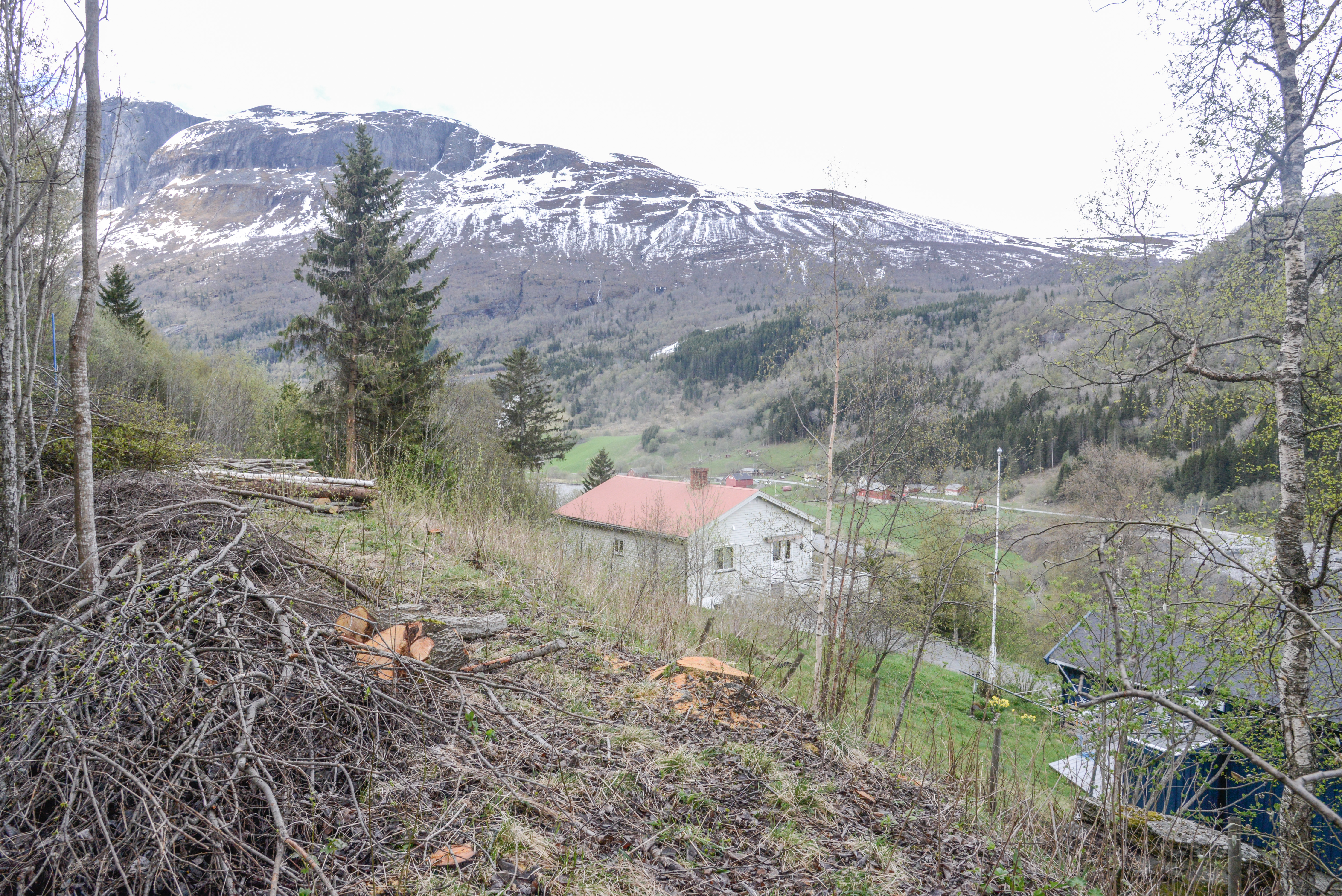 Utsyn over Øye og fjella rundt.