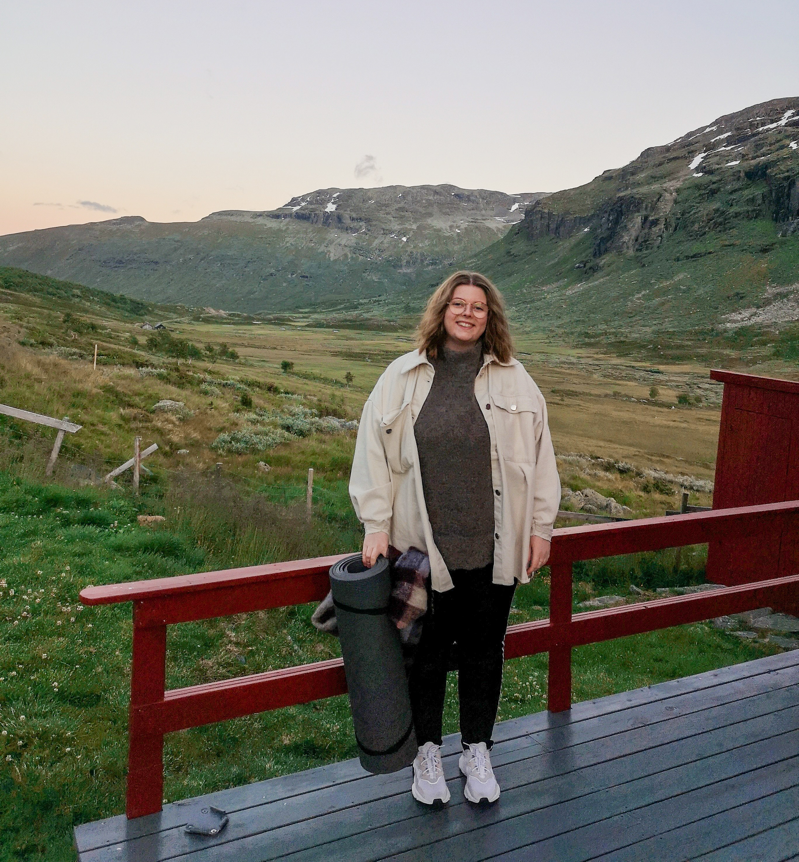 Silje Lundstad Gulberg har slått seg til ro i Vang i lag med kjæraste og heimflyttar Øystein Kvam. Ho jobbar i resepsjonen på kommunehuset, han hjå Vang Auto-Service AS.