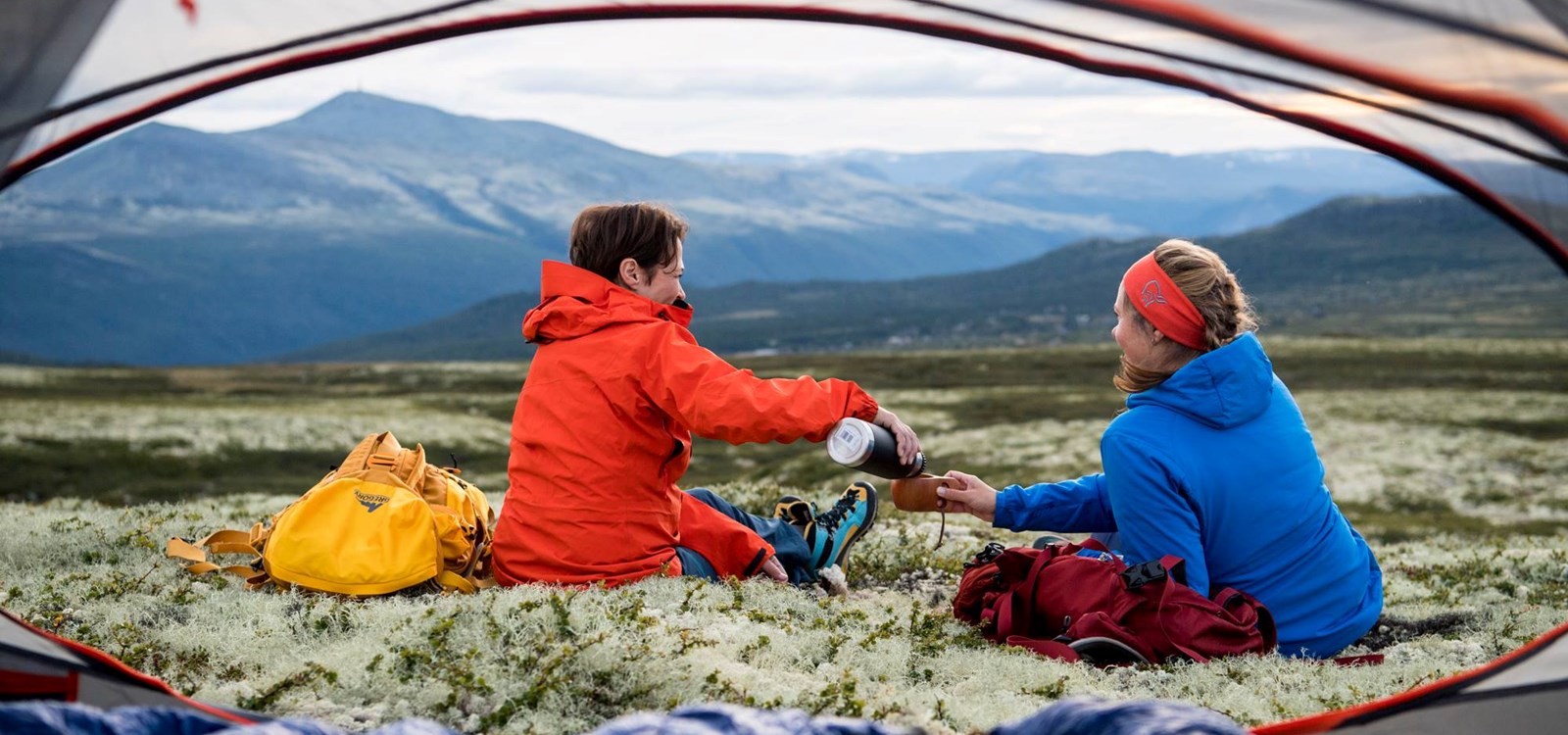 Annette er mykje til fjells og har mellom anna stilt opp på foto-oppdrag for sin nye arbeidsgjevar denne sumaren. Foto: Ynge Ask/Mountains of Norway