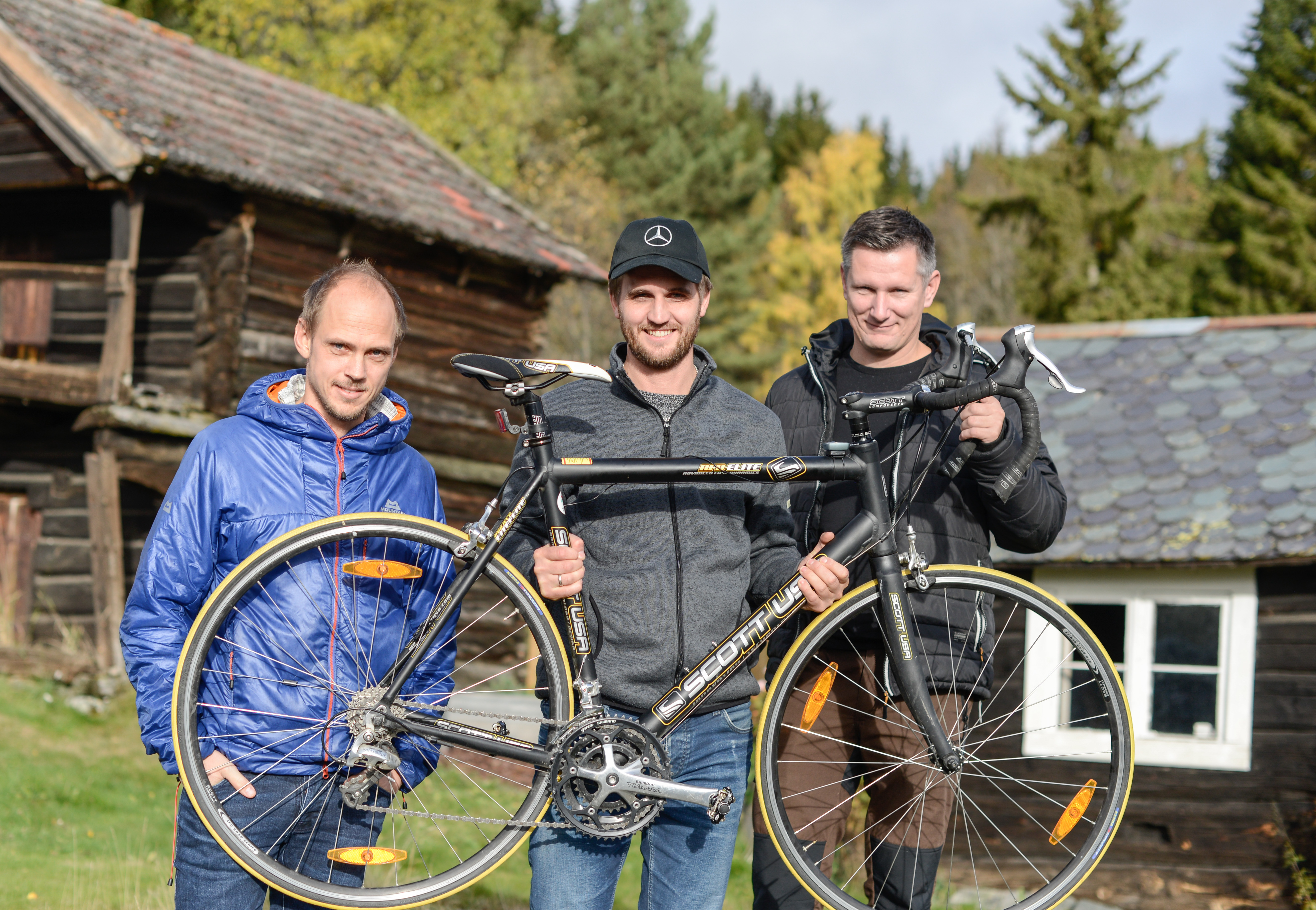 Bjørn Olav Søndrol, Kjell Magne Kvale og Ove Guldbrandsen deltek på Hedmark og Oppland sitt «Team Rynkeby»-lag neste sumar for å samle inn pengar til Barnekreftforeningen. Leif Øyvind Solemsli er med som servicemann.