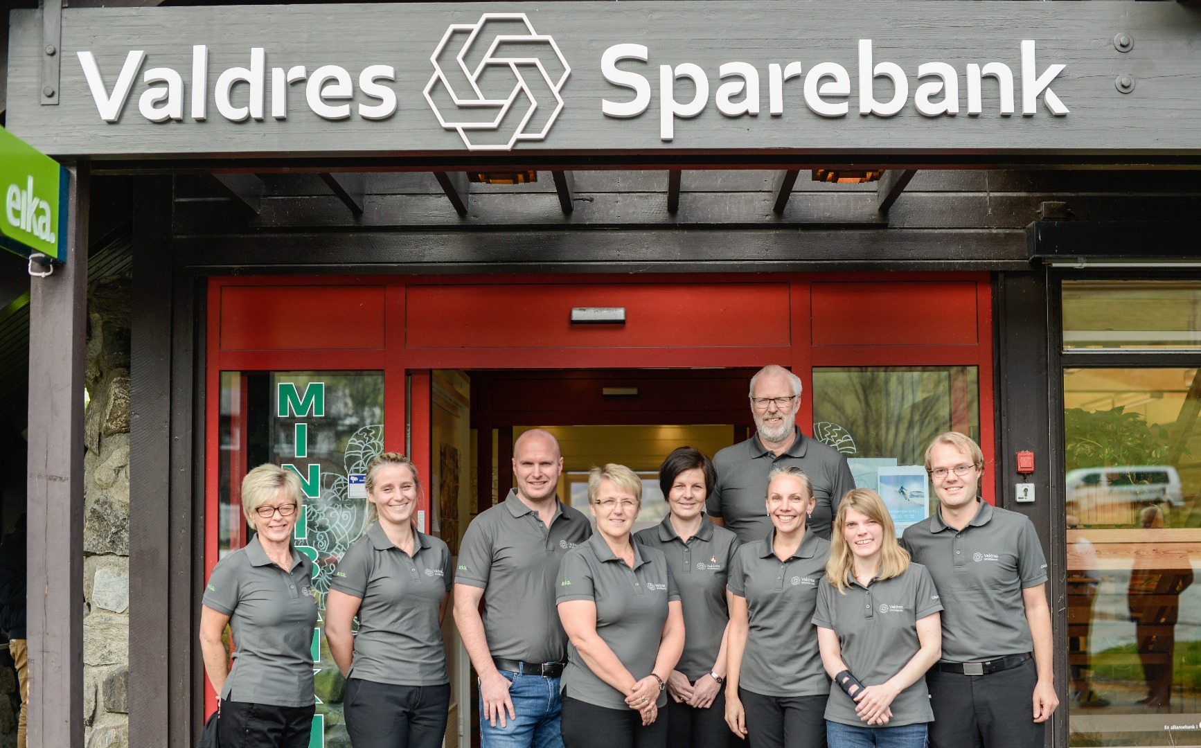 Denne gjengen åpnet dørene til Valdres sparebank sin filial i Vang 1. november.