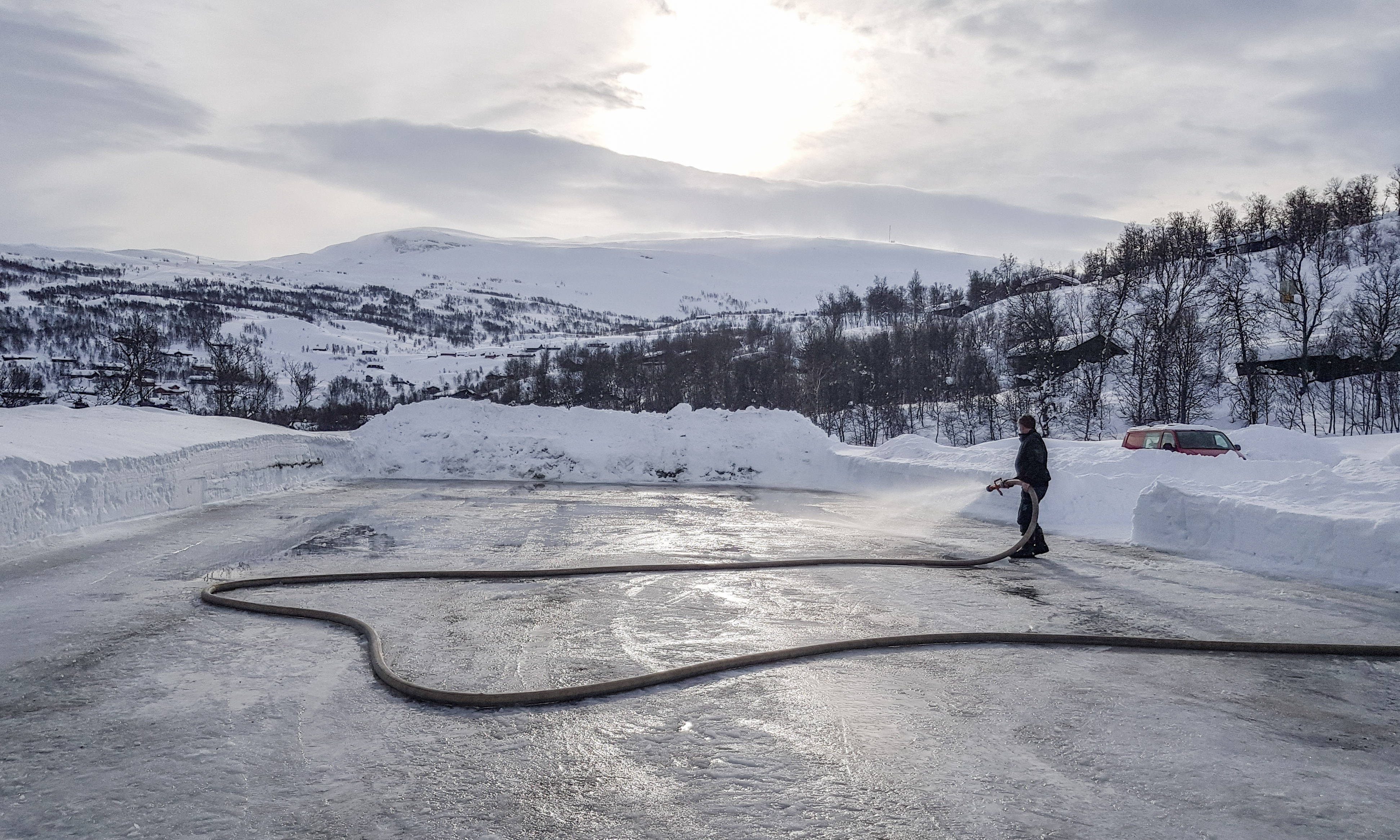 Dugnadsinnsats frå Fjellets fellesgodefinansiering og Vang brannvesen syter for nytt aktivitetstilbod på Tyinkrysset til vinterferien.