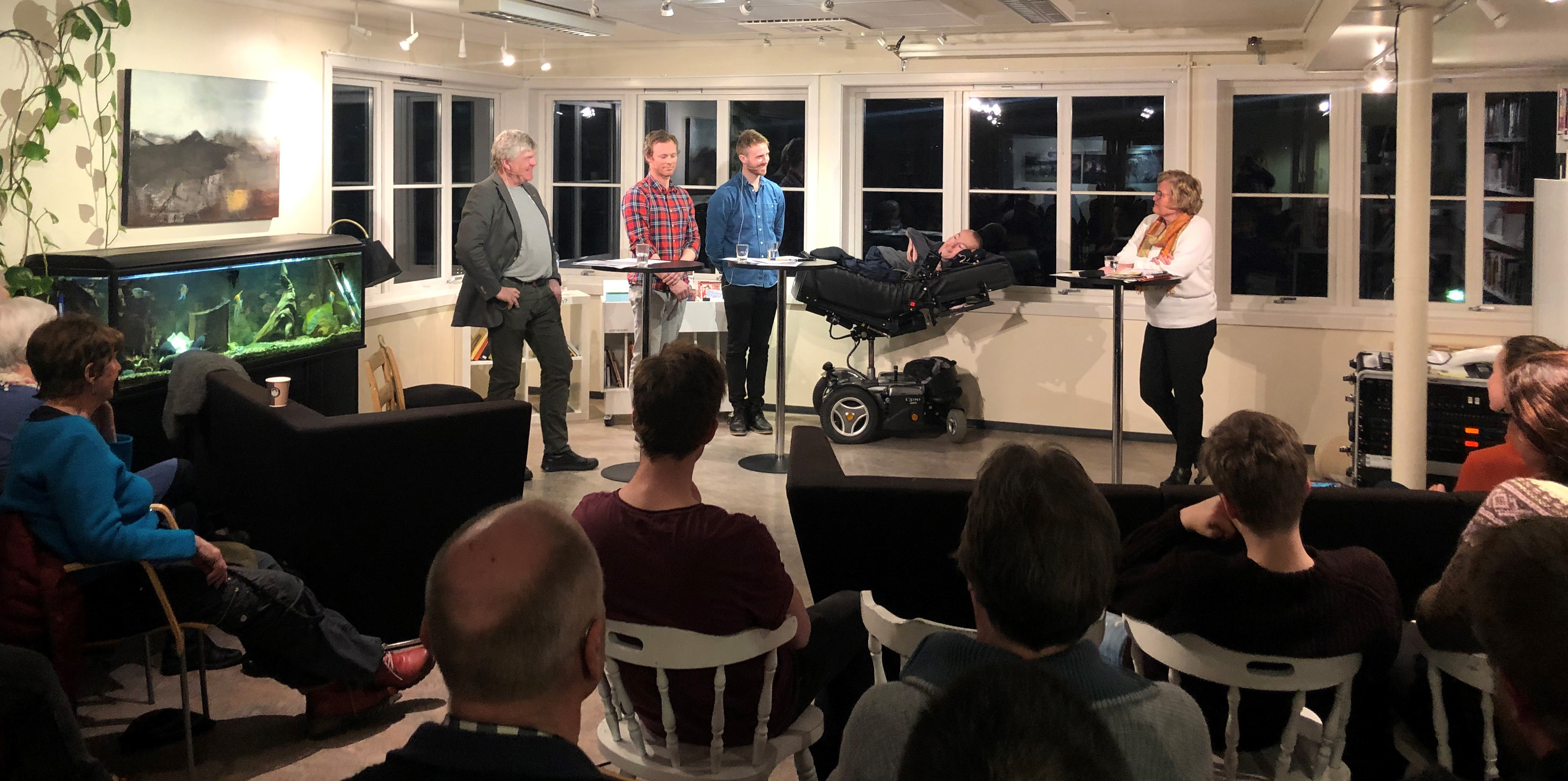 Avsluttande debatt mellom politikarar i Vang.