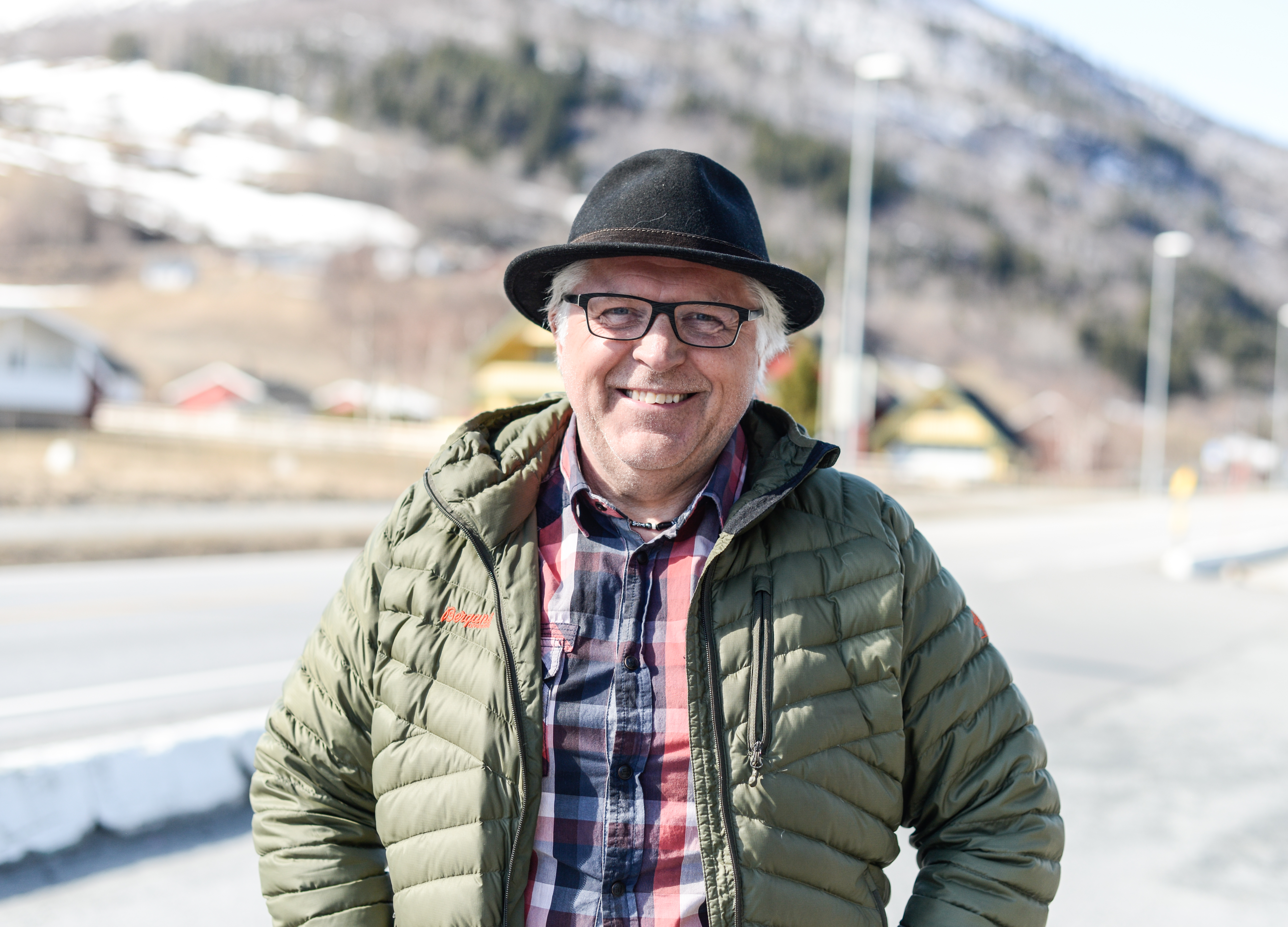 Nils Torstein Hermunstad testar ut interessa for kortreist økomat i lokale Joker-butikkar under merkenamnet Øko-Nils.