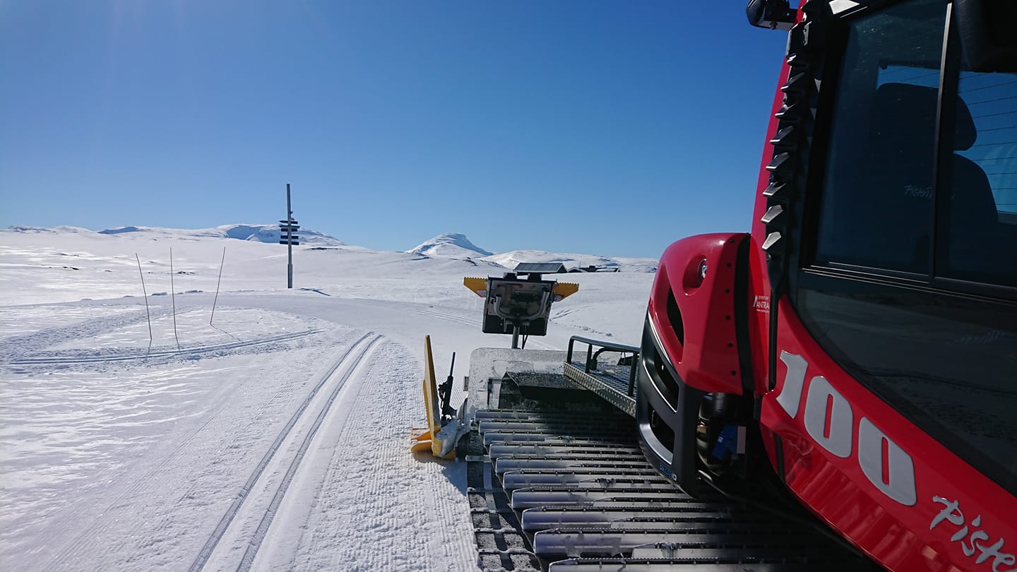 Løypekøyrarane i Vang har flotte dagar på jobb denne påska. Foto: Tyin-Filefjell turløyper.