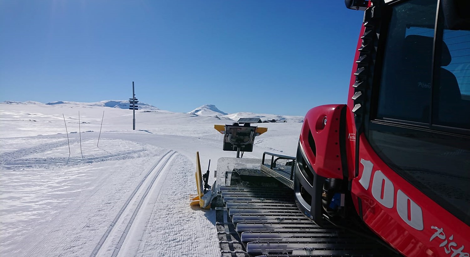 Løypekøyrarane i Vang har flotte dagar på jobb denne påska. Foto: Tyin-Filefjell turløyper.