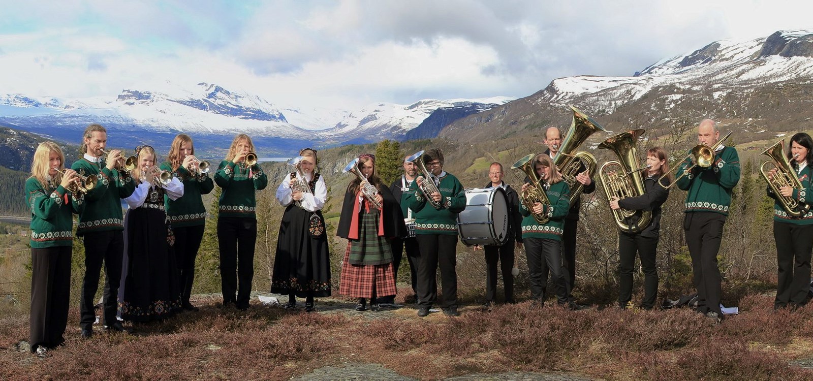 Fjellblom musikklag i lag med Vang skule- og ungdomskorps er vertskap for det som kan krype og gå av korps i Valdres denne helga.