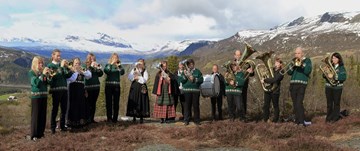 Fjellblom musikklag i lag med Vang skule- og ungdomskorps er vertskap for det som kan krype og gå av korps i Valdres denne helga.