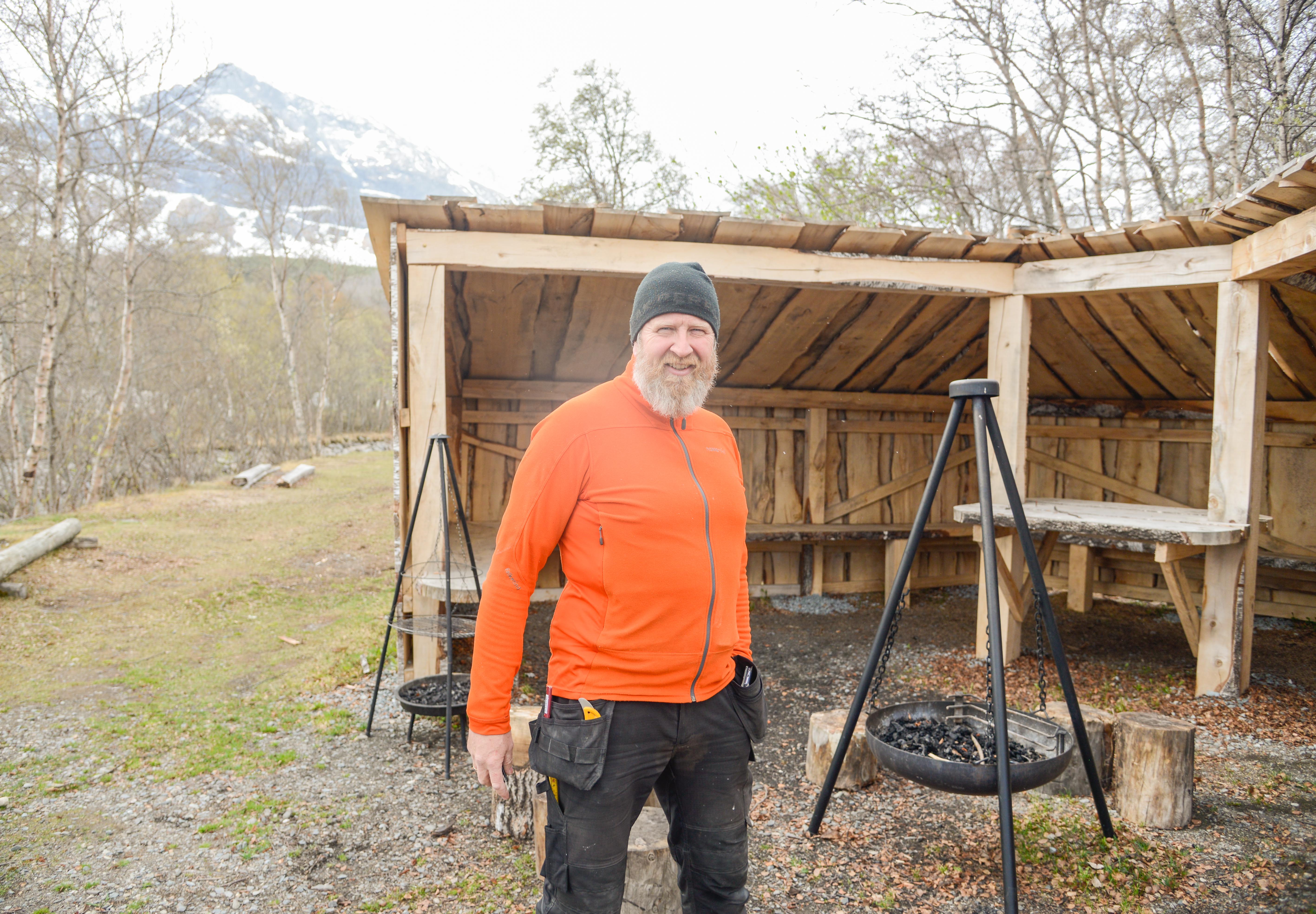 Bøflaten camping framstår i heilt ny drakt etter to år med oppgraderingar. No inviterar Joar Rye og resten av gjengen ved campingen til heilgrilla Tyinlam og Fredagskos i juni.