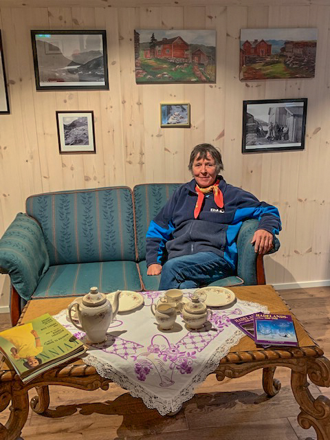 Aud Kvale inviterer alle til opning av sitt gardsmuseum på garden Hermundstad i Øye laurdag 28. september kl. 14.00.