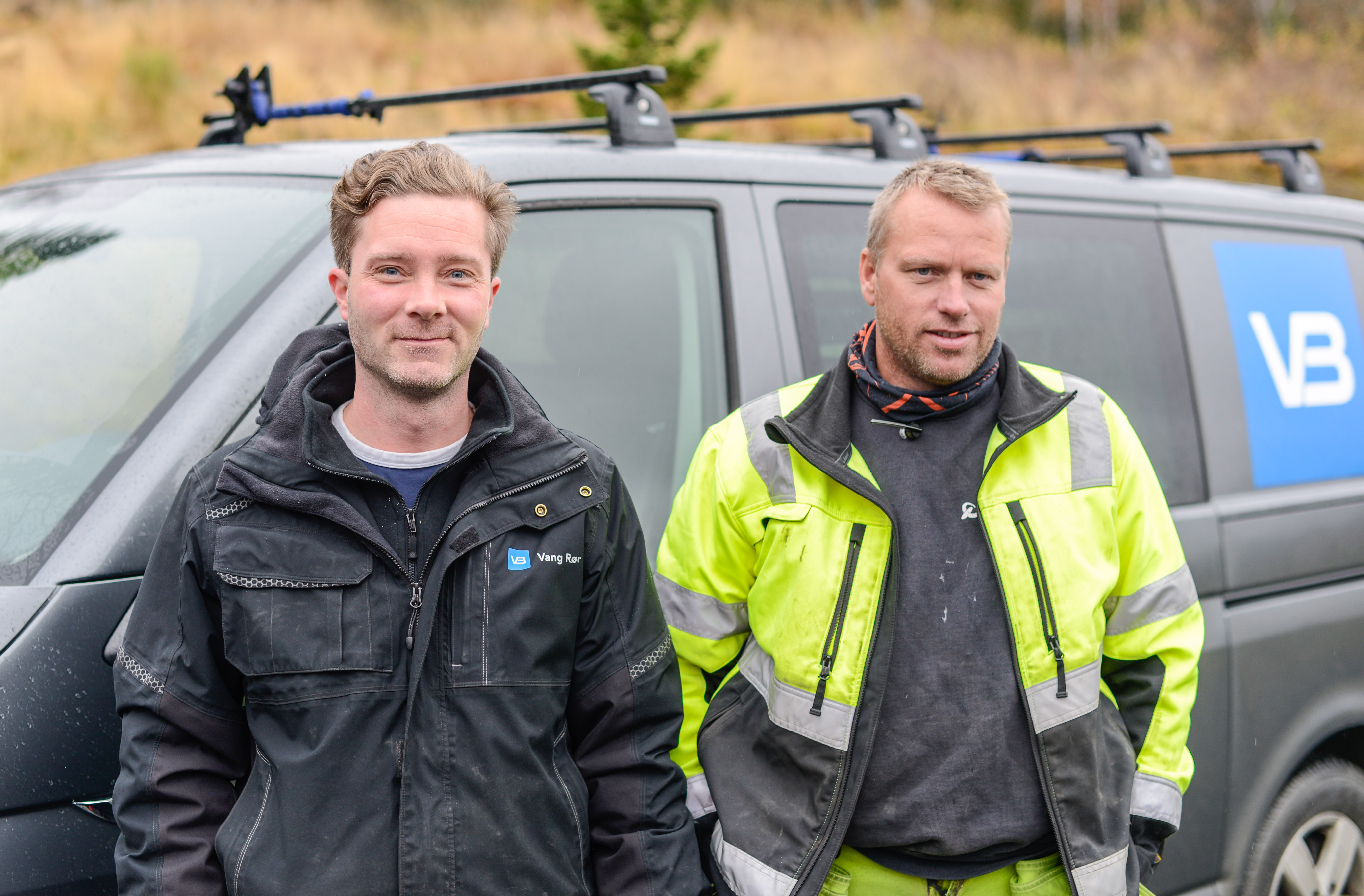 Vang Maskin AS er medeigar av Vang Rør AS og til saman kan bedriftene tilby eit breidt utval tenester og triveleg arbeidsmiljø. Her er Harald Skar og Endre Victor Lunde, to nøkkelpersonar i drifta.