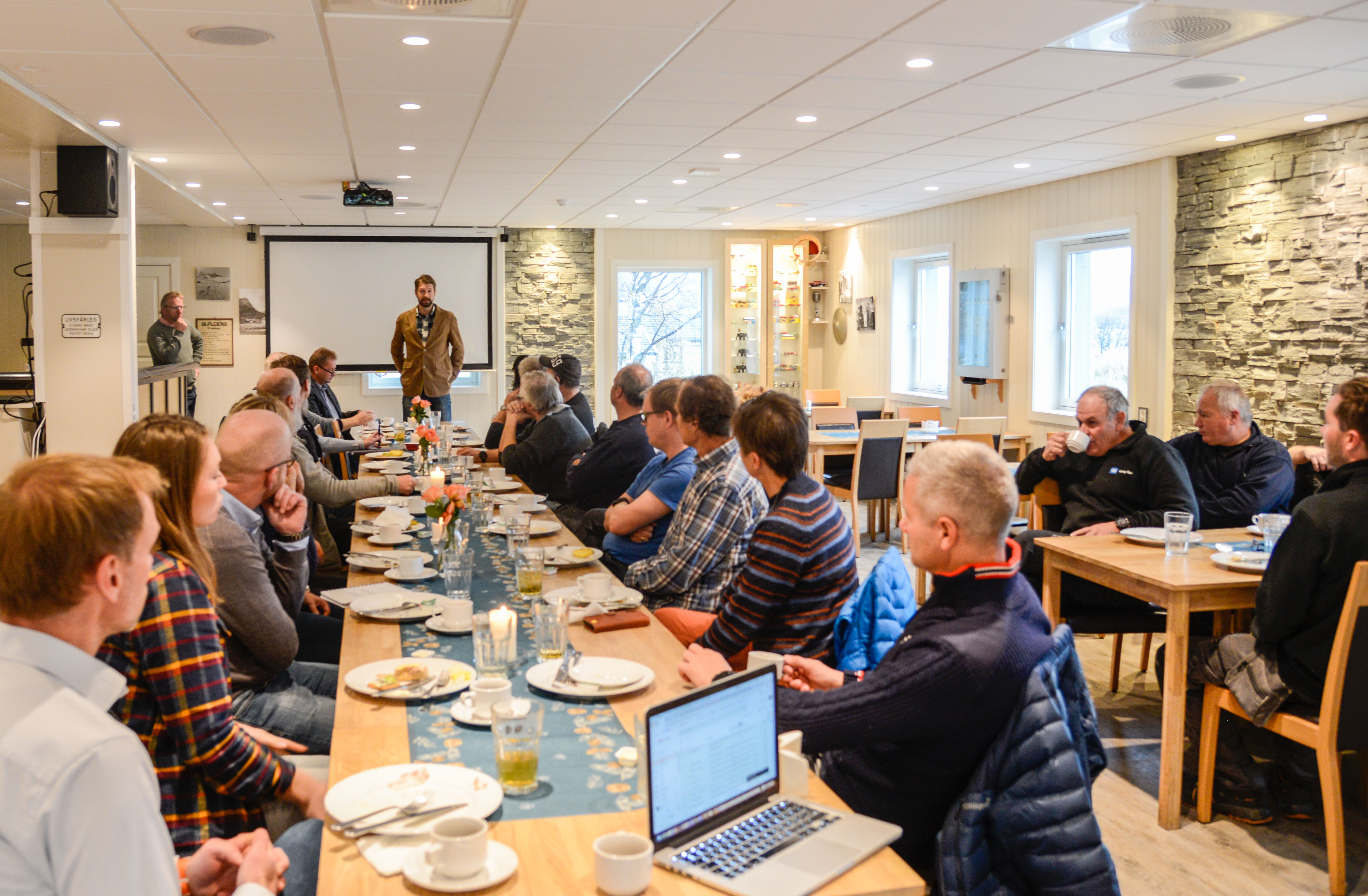 Nye fjes frå fleire bedrifter og kommunen presenterte seg under næringsfrukost i Vang tysdag.