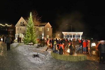 Julegatøfning byr på julestemning i store posjonar. Foto: Sven Ingar Moen