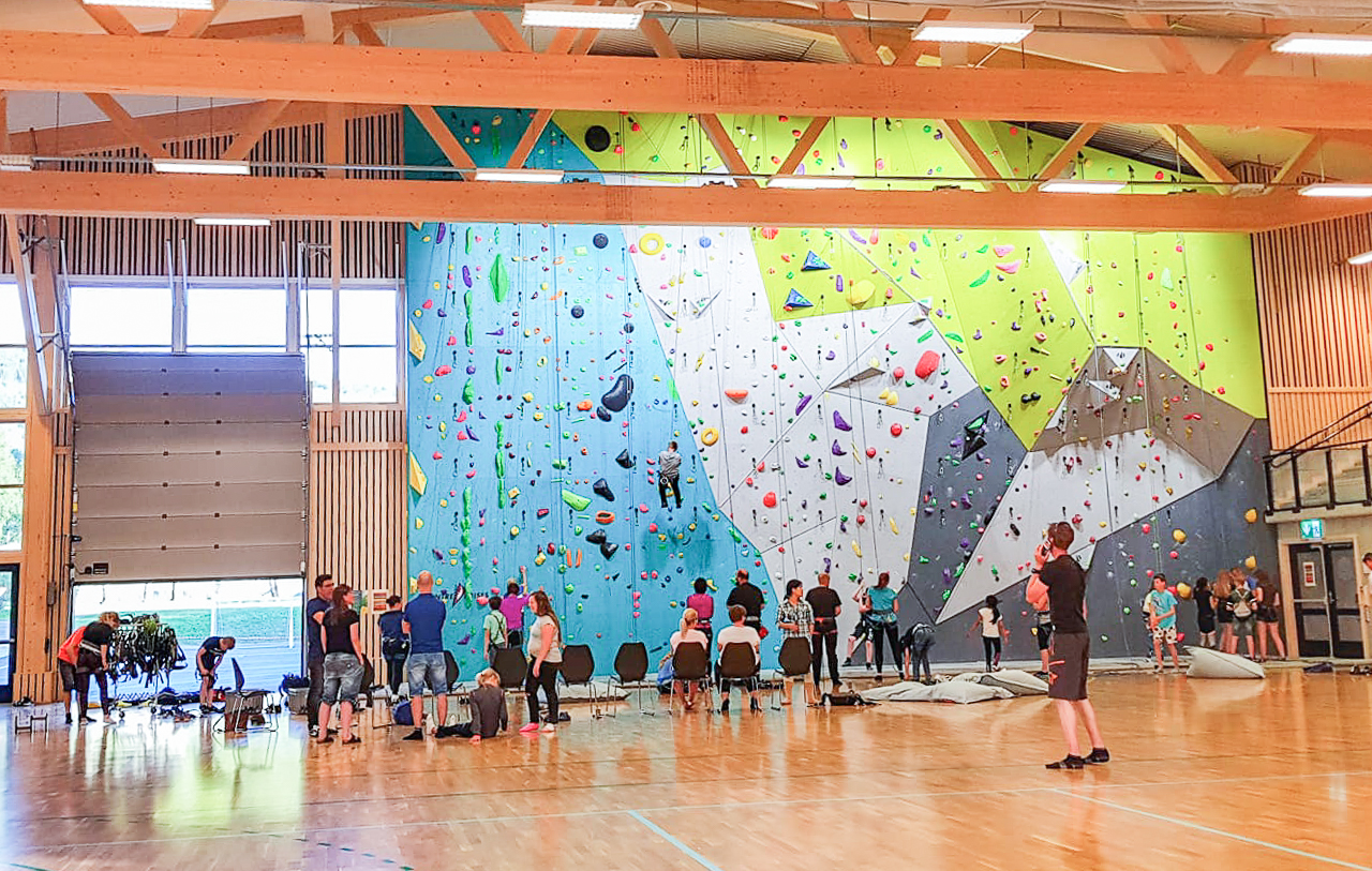 Vang klatreklubb er ein uhøgtidleg og sosial møteplass i Vang der klatrarar på alle nivå finn utfordringar.