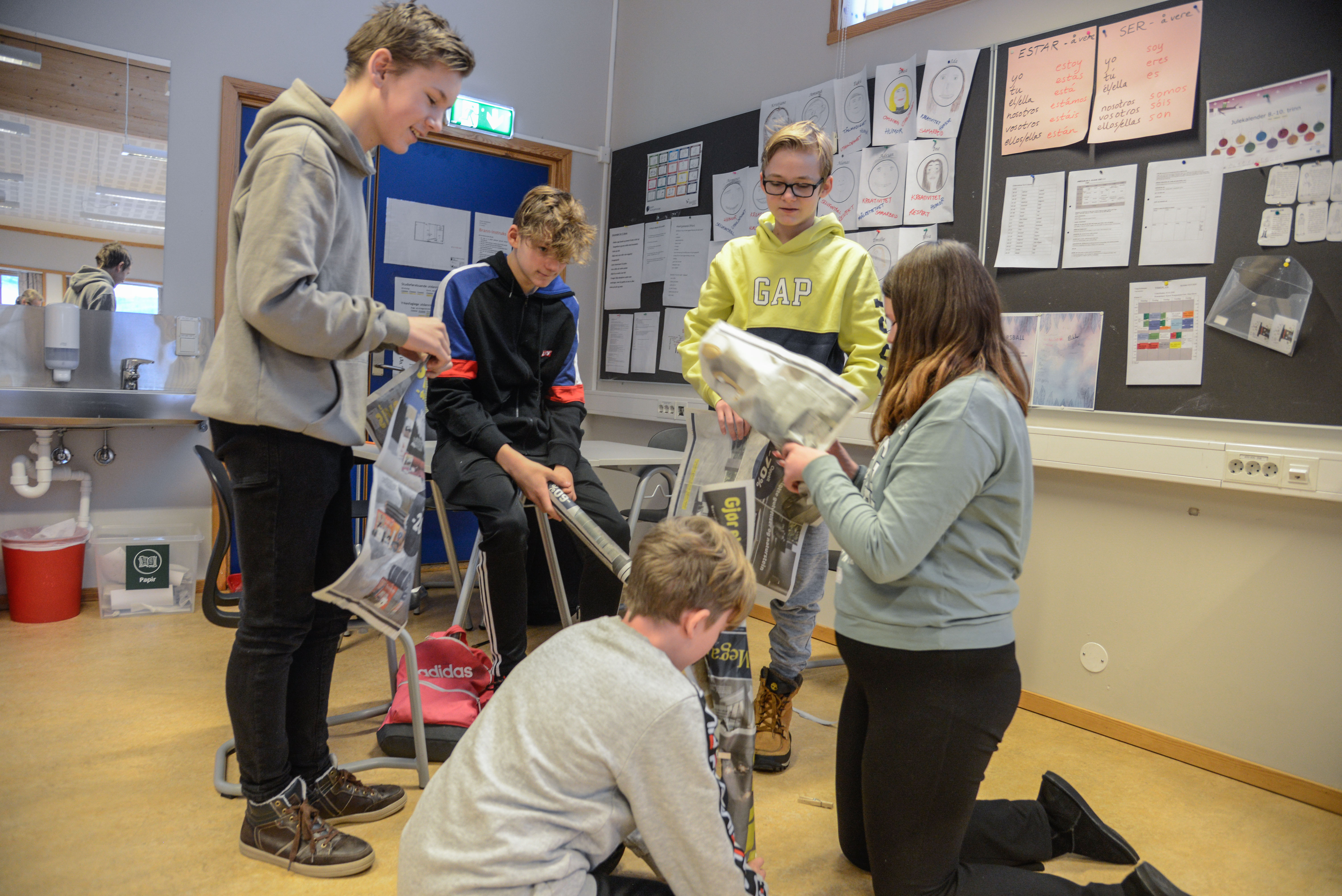 Kjem tårnet til å stå? Etter tre minutt planlegging var det tre minutt til gjennomføring av planen utan lov til å prate saman.
