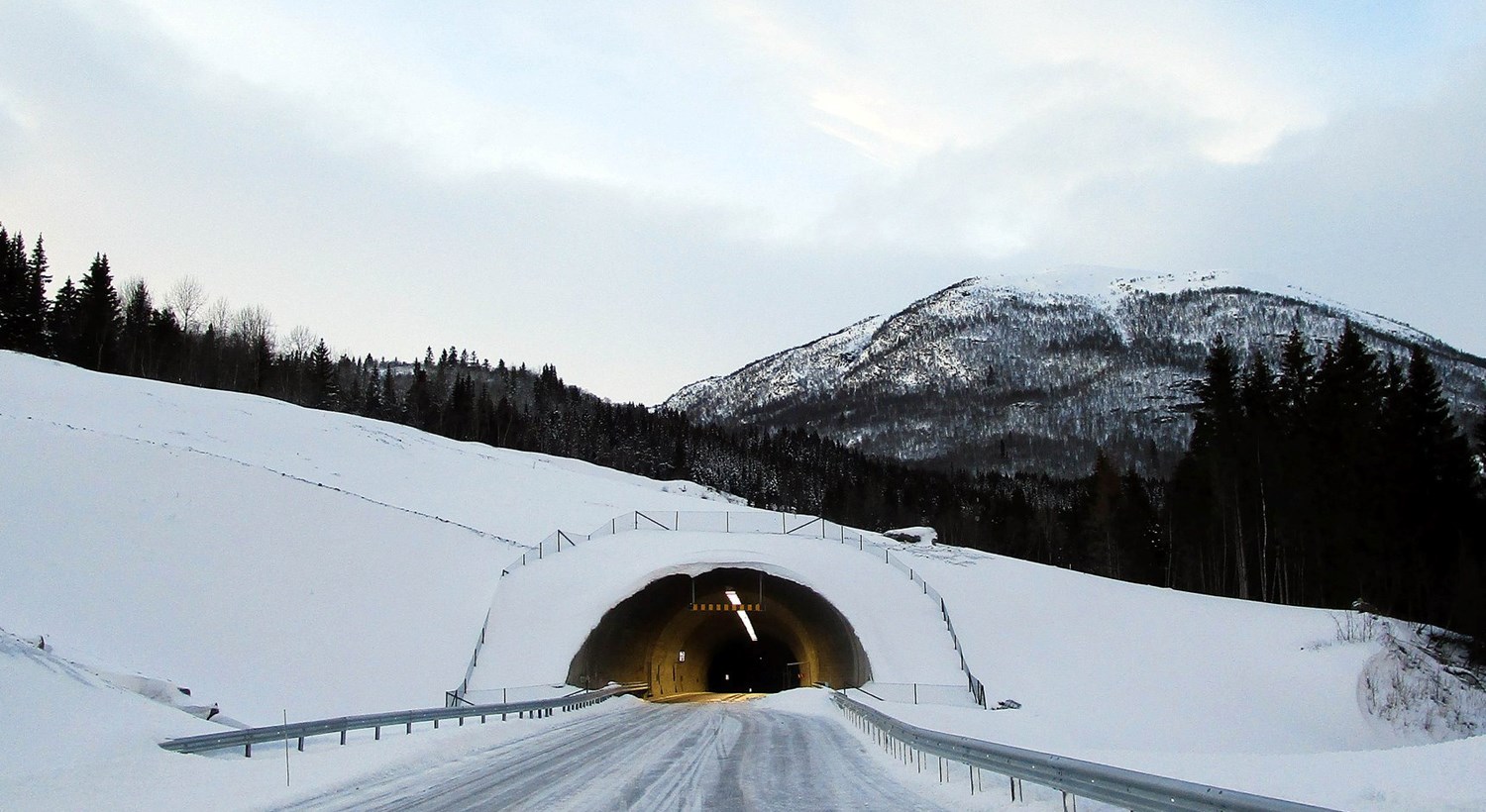 Måndag får alle som ynskjer det oppleva den nye Rødalstunnelen saman med Vegvesenet, Vangskoret, ordføraren m. fleire. Foto: Statens Vegvesen.