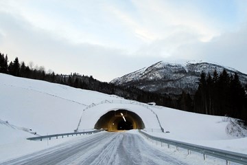 Måndag får alle som ynskjer det oppleva den nye Rødalstunnelen saman med Vegvesenet, Vangskoret, ordføraren m. fleire. Foto: Statens Vegvesen.
