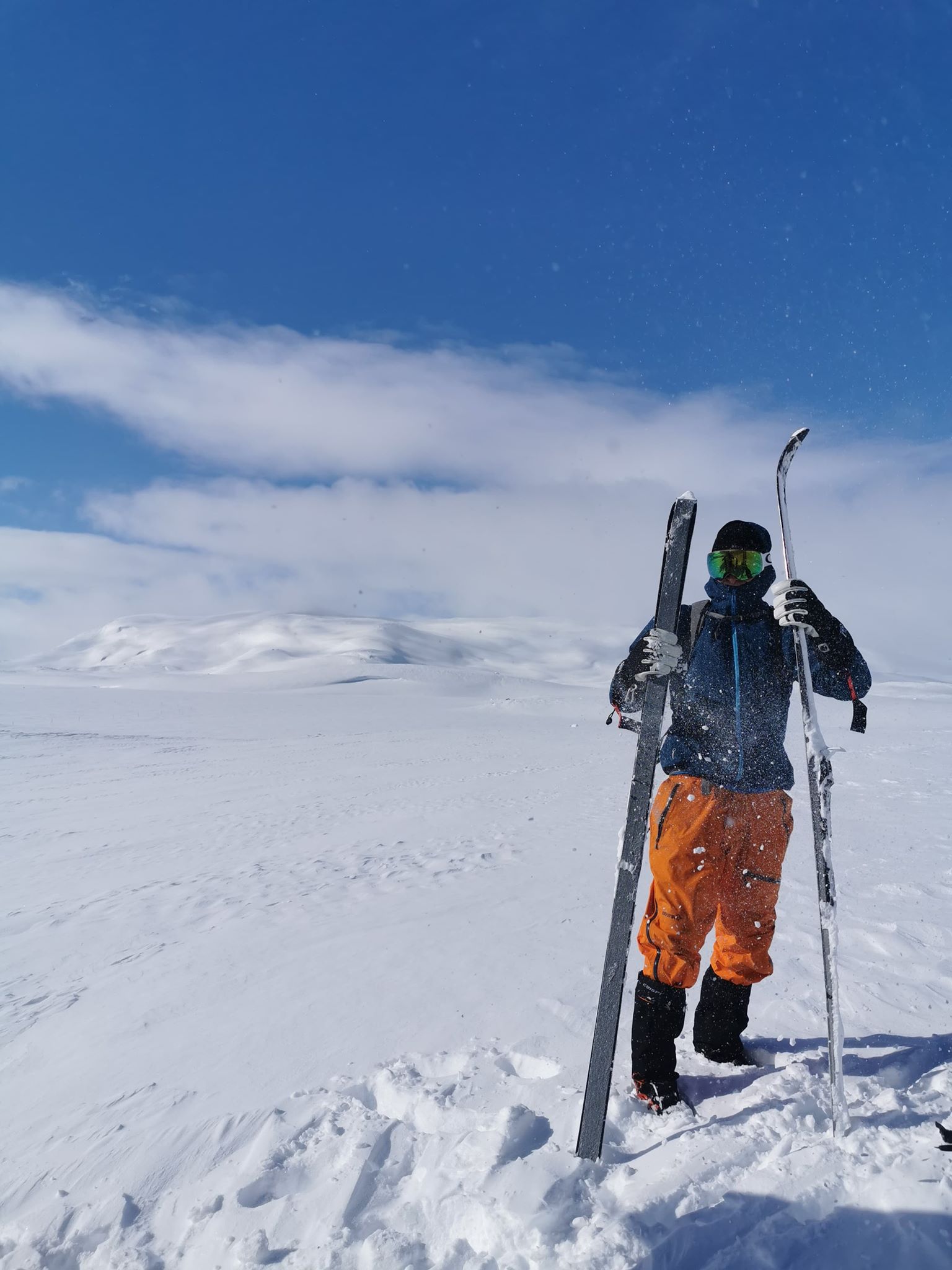 Det vert mange og lange dager ute for Øyvind Ekerbakke Stende denne seinvinteren - han har flytta til fjells og blir der på ubestemt tid.