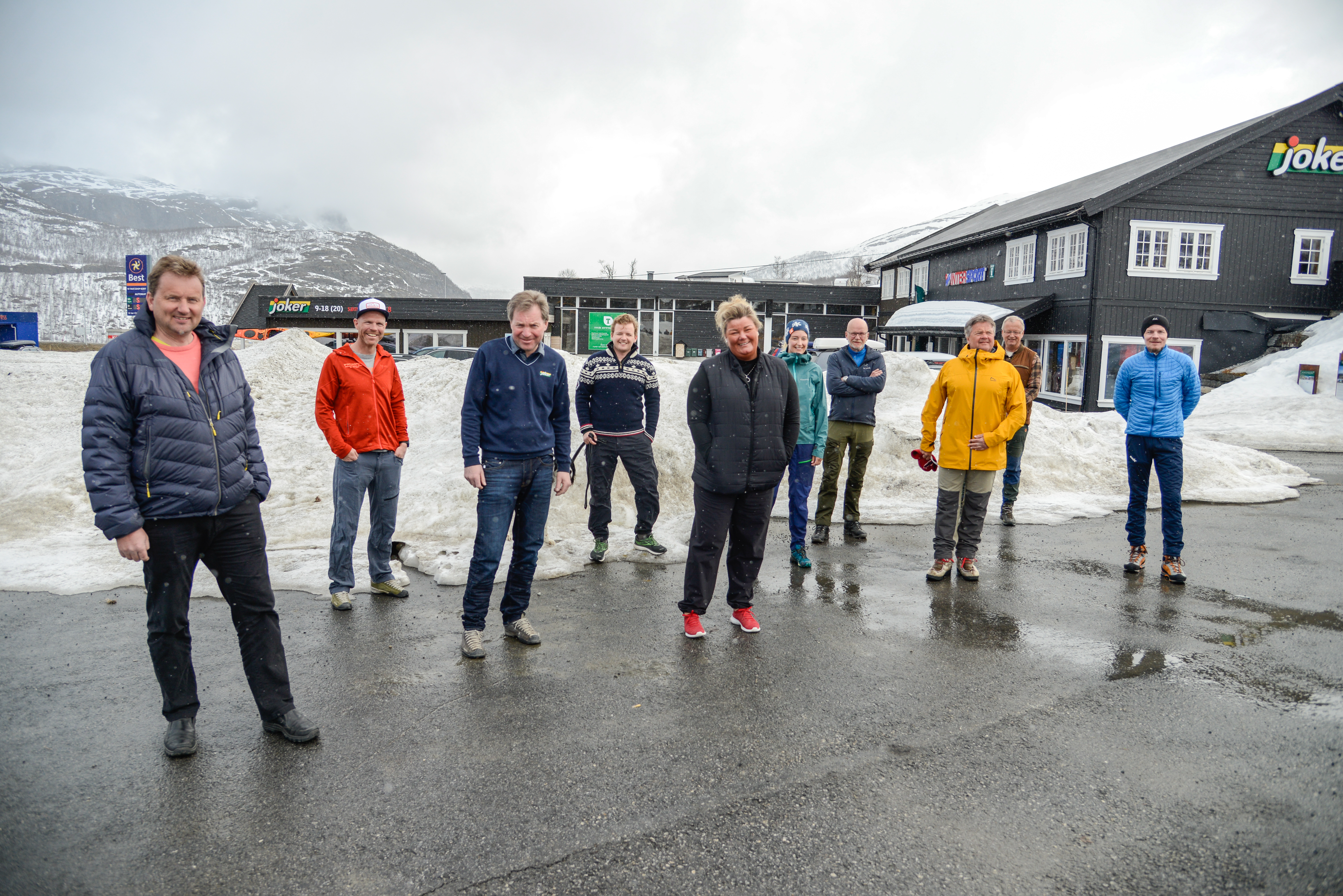 Det er eit samla Vang som står saman om den nye kampanjen! Her bidreg både hyttefolk, bygdefolk, næringsdrivande, kommunen og andre.