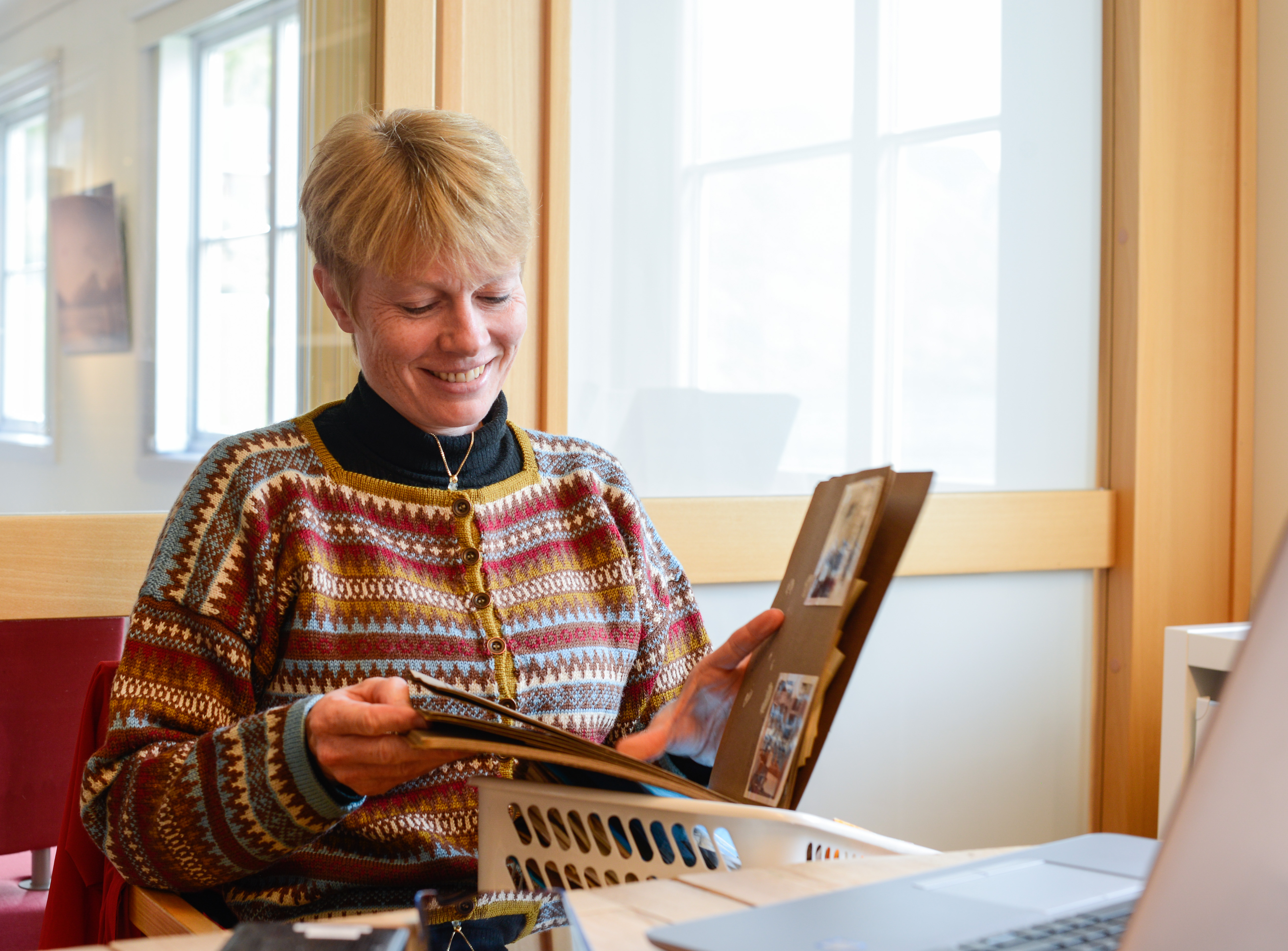 Denne veka var dei fyrste innom Vang folkebibliotek med private bildesamlingar der det mest interssante sett med lokalhistoriske auge vert scanna inn og gjort tilgjengeleg. 