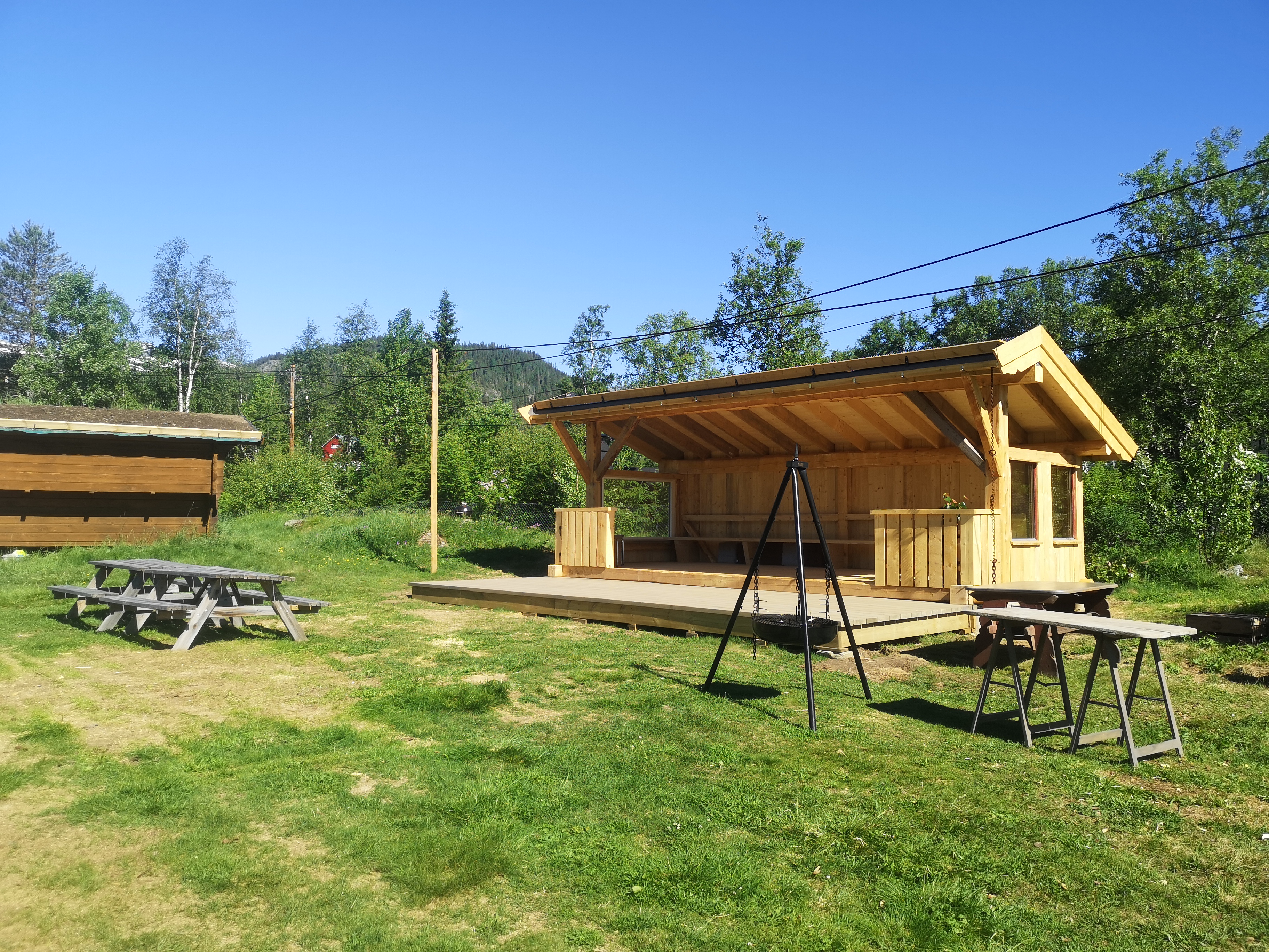 Den nye gapahuken ved Rogn camping er utgangspunktet for Fredagskos med fiskekonkurranse fredag 4. september.