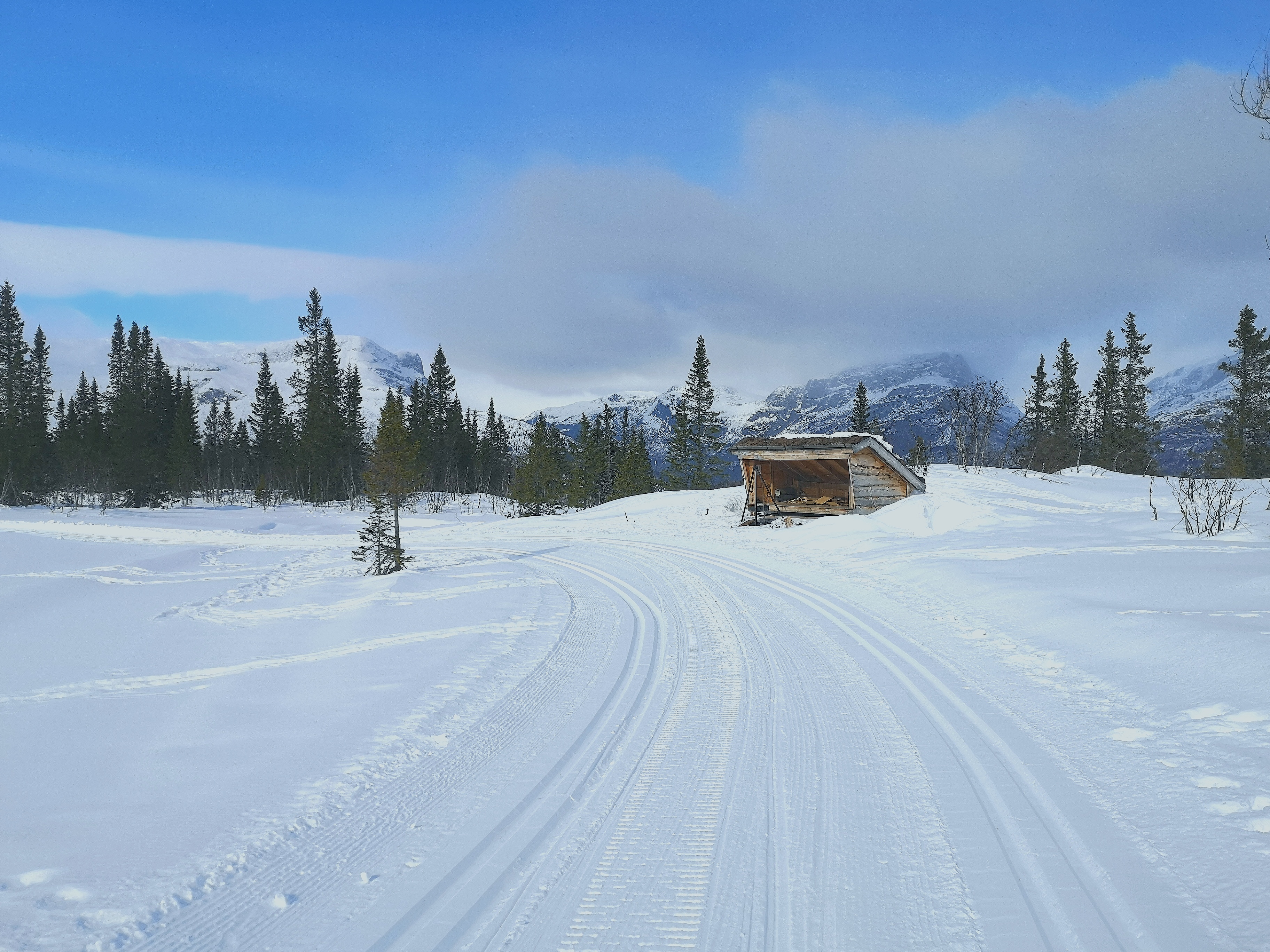 Det er to gapahukar i Grindafjell ski sitt løypenett som fungerar som flotte og trygge turmål for skituren denne påska.