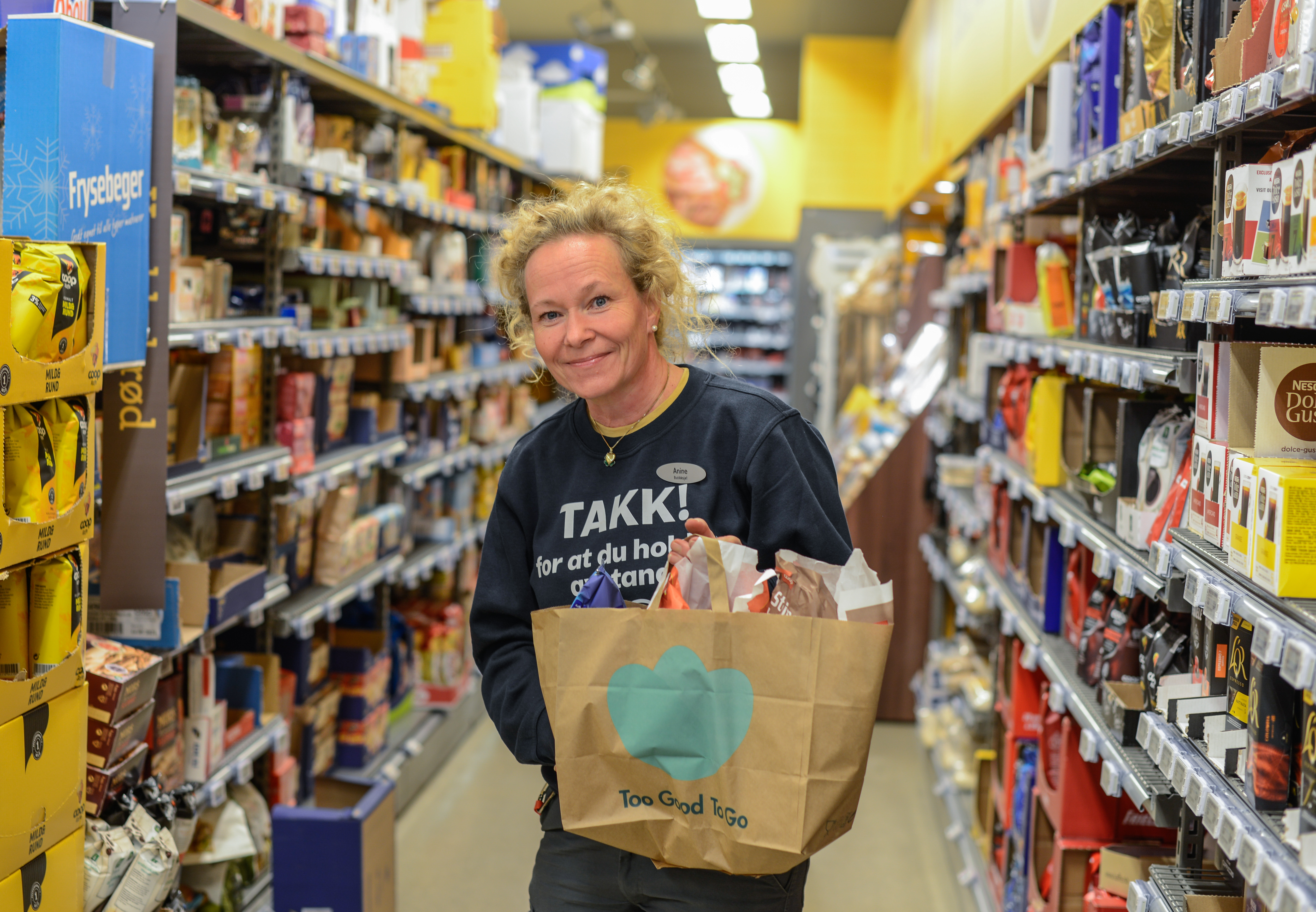 Coop Prix Fjellvang sel ut bakevarer, grønt og andre varer som nærmar seg dato kvar kveld mellom 20:30 og 20:50 via eigen app.