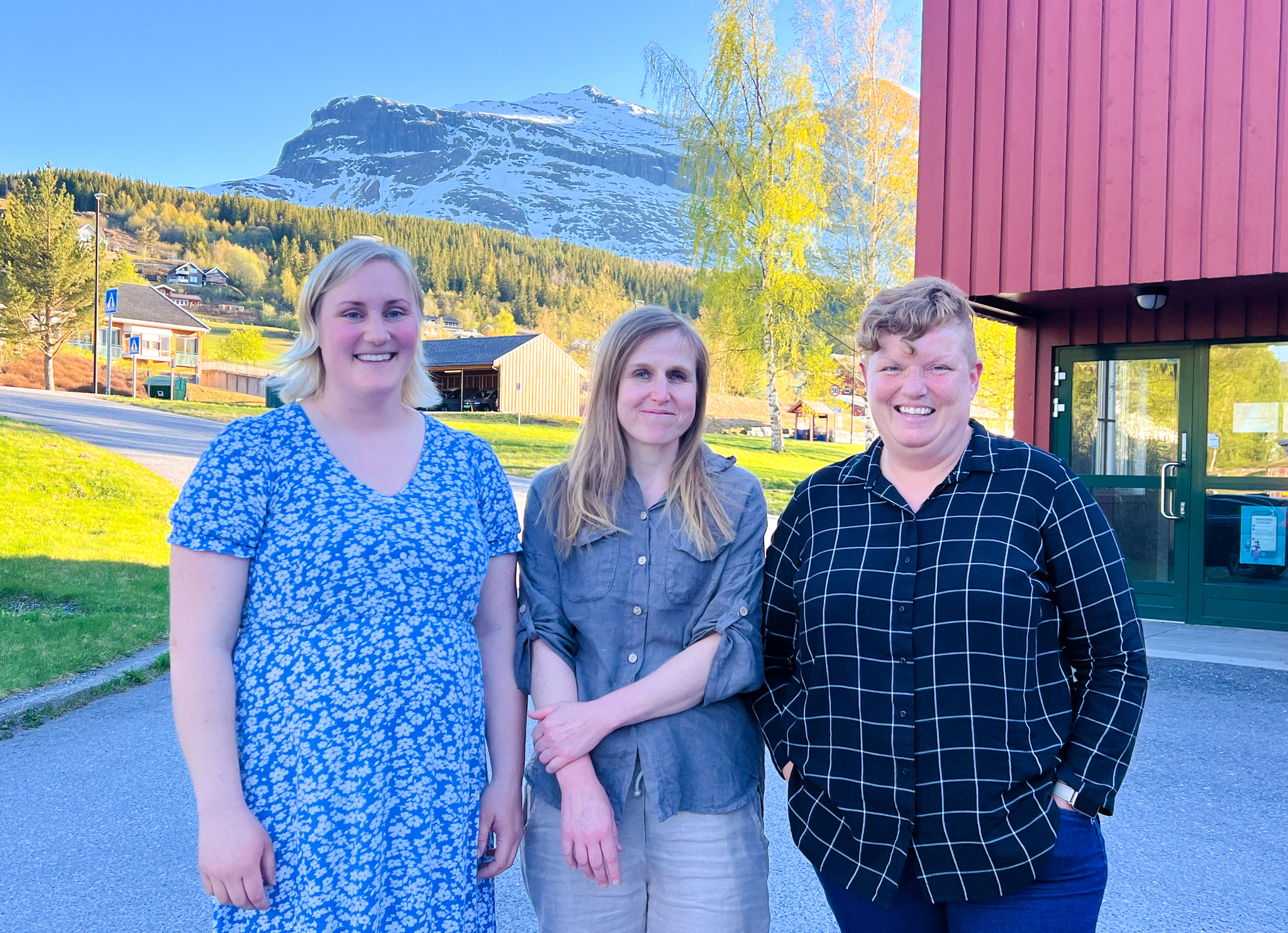 Dette trekløveret har arrangert Vang og Vestre Slidre sin aller fyrste pårørandeskule. Frå venstre: Tone Granlien demenskoordinator i Vestre Slidre, Birgit Remmen demenskoordinator i Vang kommune og Lene Johansen fagleder i Vang kommune. 