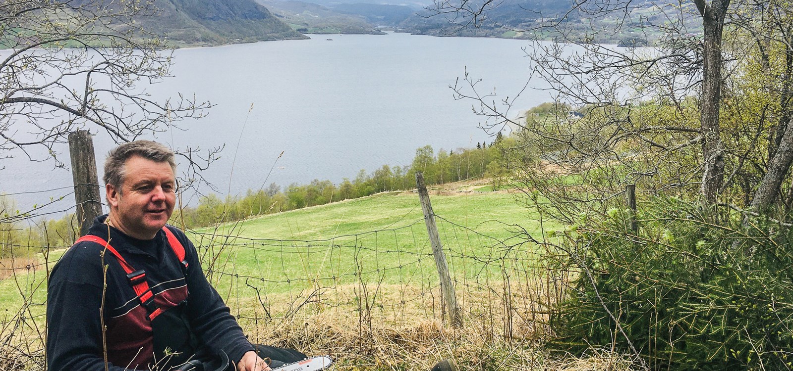 Utsikt til Vangsmjøsa frå Sølegøta. Egil Haugen trakterte motorsaga for å få til denne parsellen. Foto: Oddbjørn Skeie