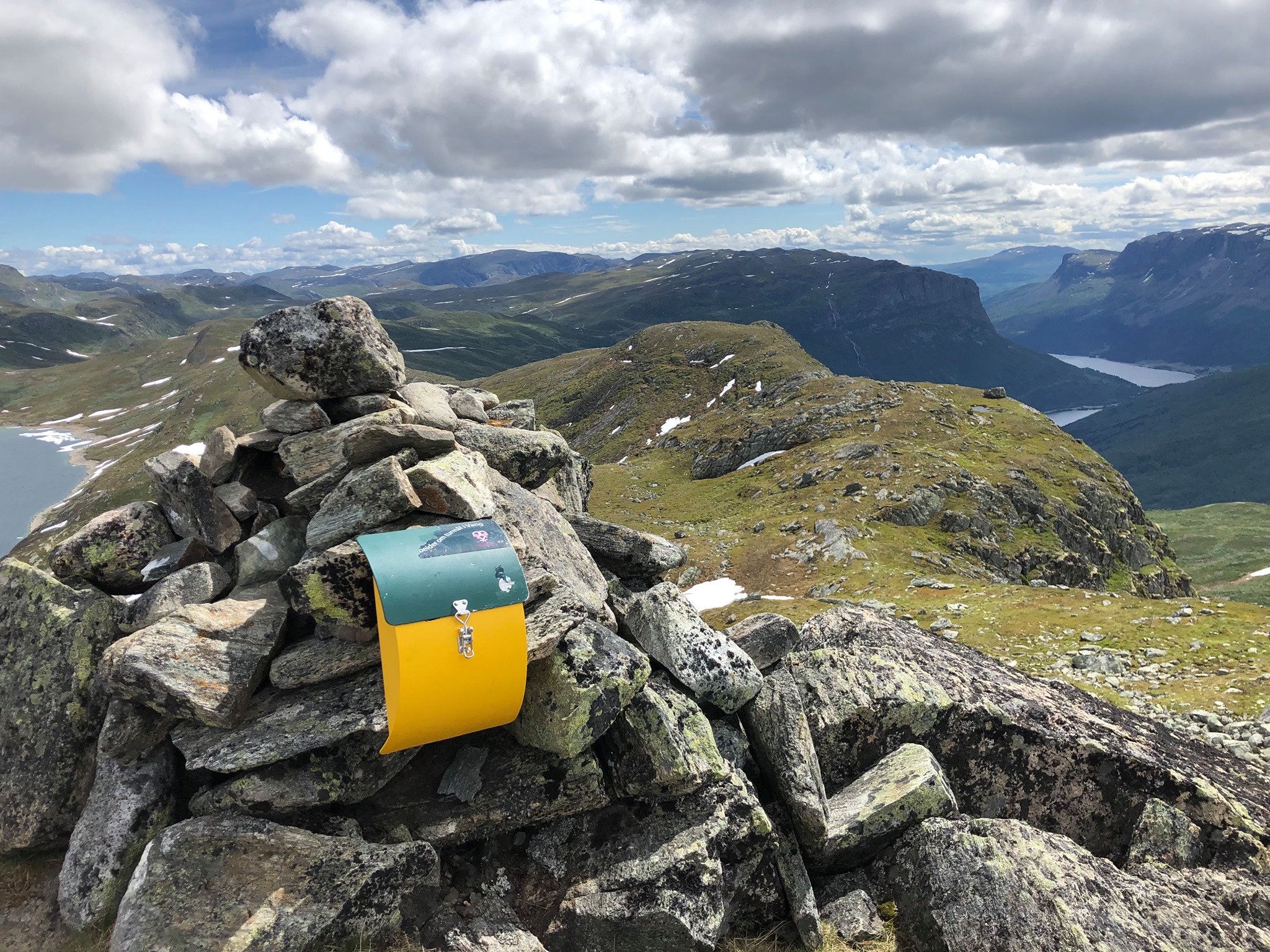 Hødntind - nydeleg tur, flott utsyn, og turkasse på toppen. Foto: facebook.com/vangturlag