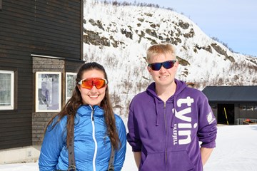 Katrina Kollbotn og Stian Hjellemarken ynskjer alle velkomne til TFU sitt påskeprogram på fjellet! 